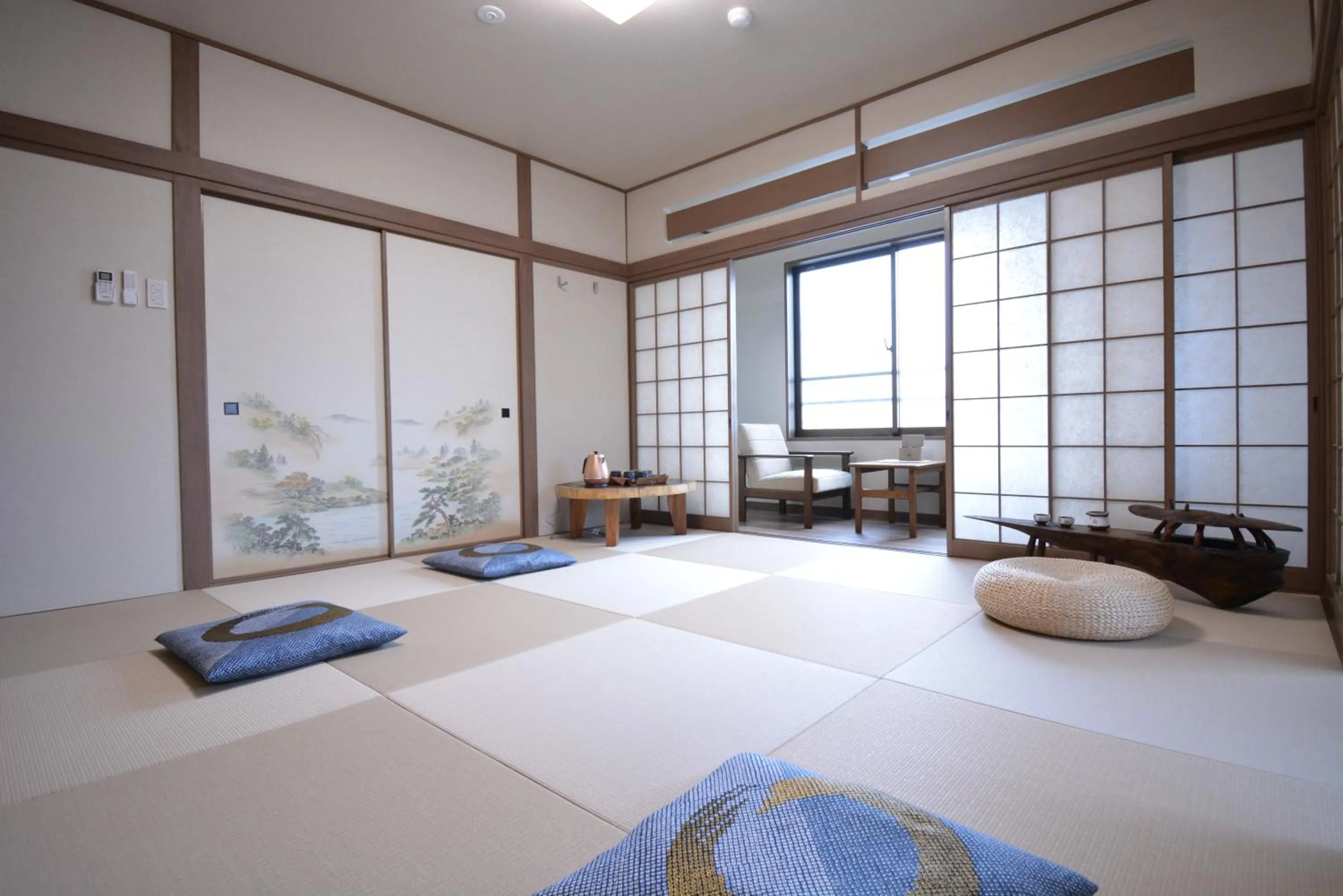 Photo of the whole room, Bed in Shirahama no Yado Daigo