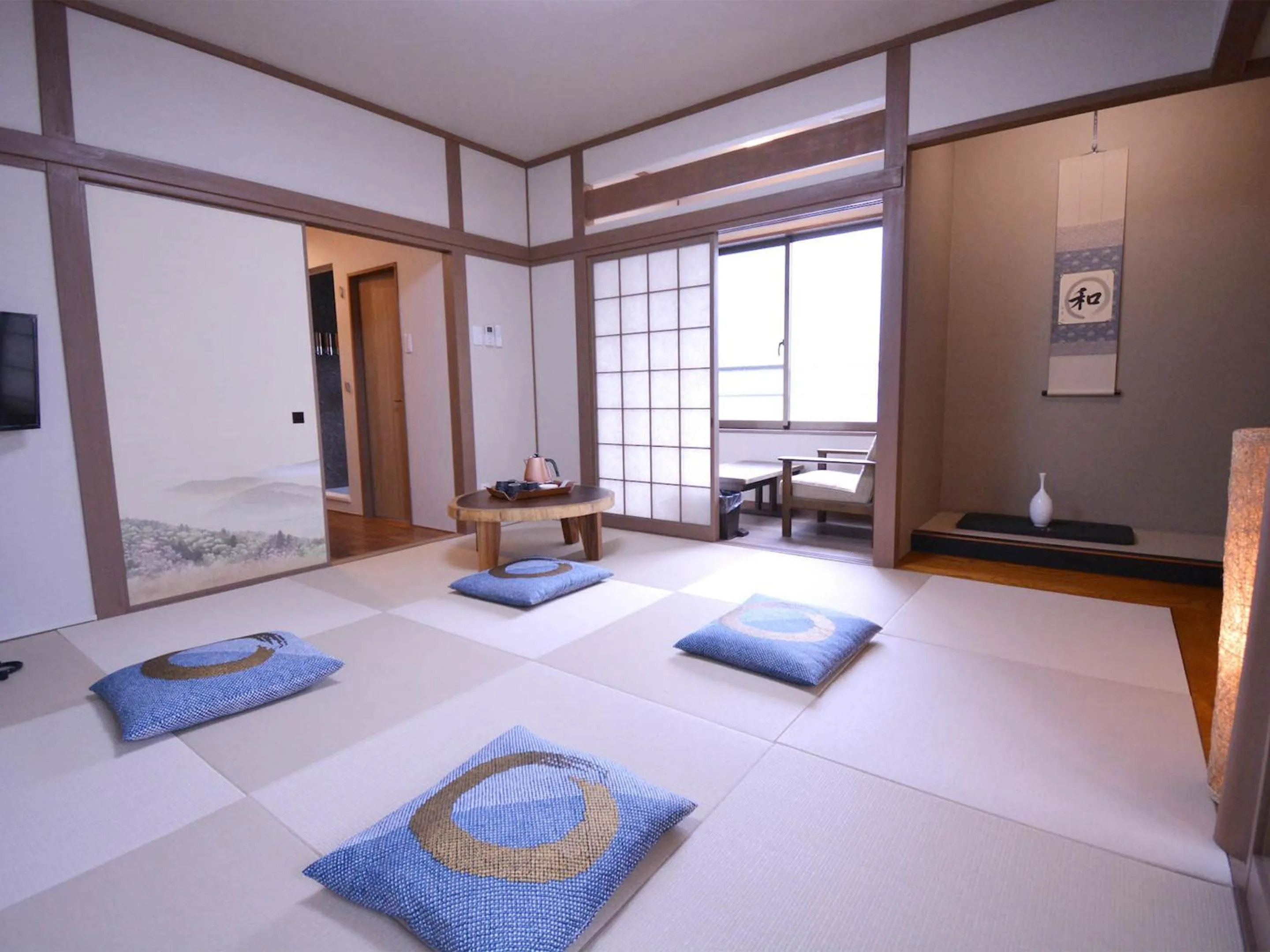 Photo of the whole room, Bed in Shirahama no Yado Daigo
