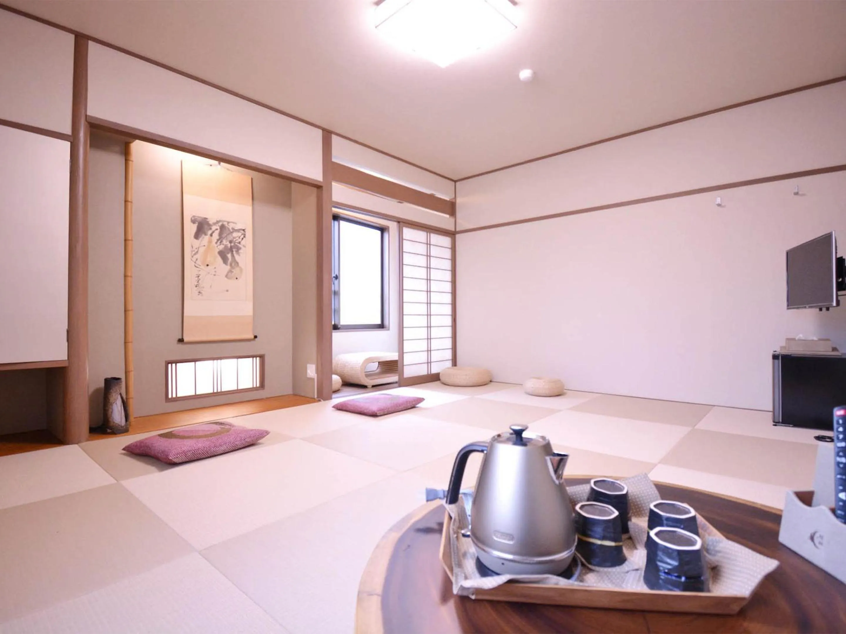Photo of the whole room, Bed in Shirahama no Yado Daigo