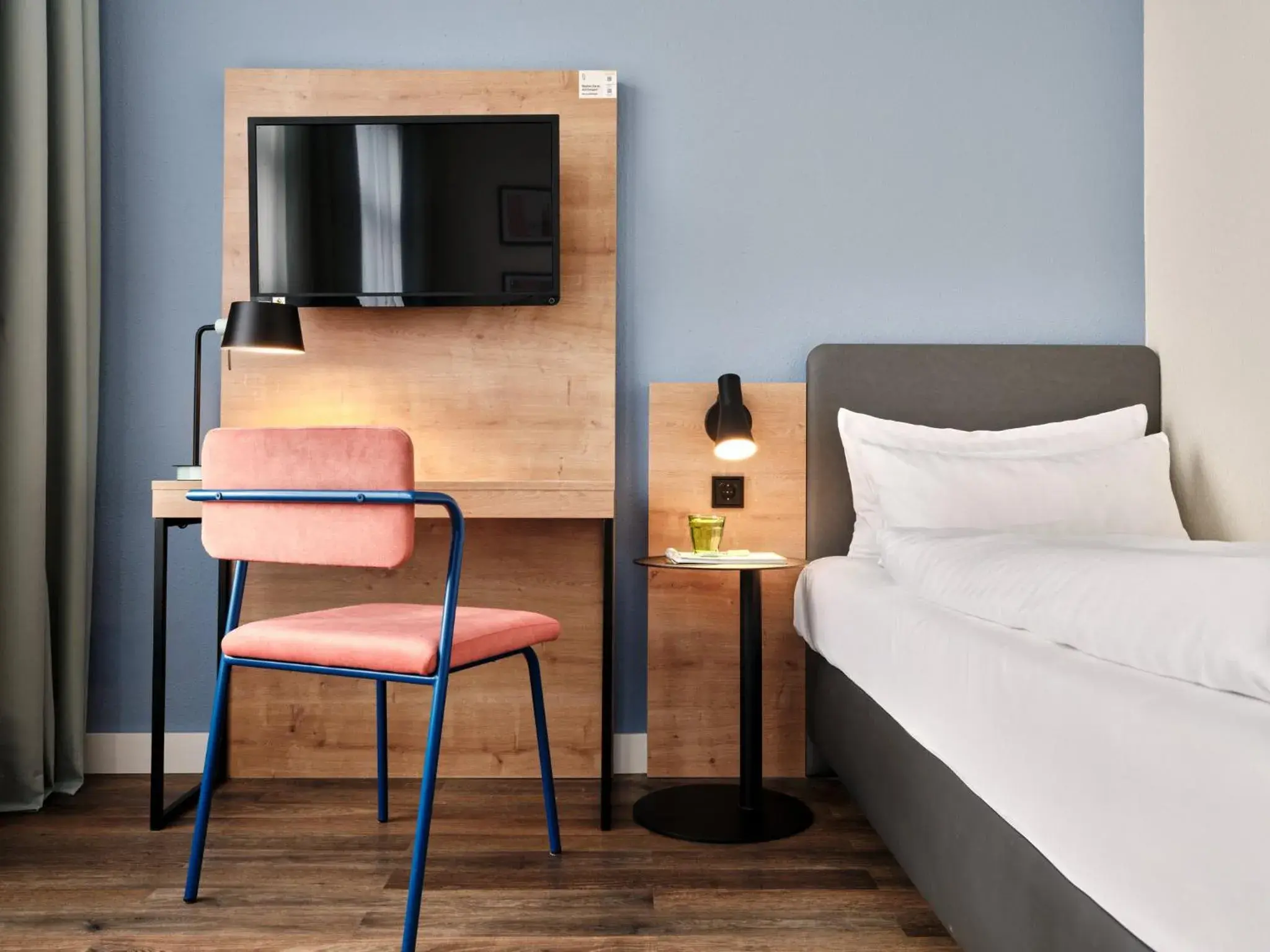 Photo of the whole room, Bed in Garner Hotel Berlin - Schöneberg by IHG Photo of the whole room, Bed in Garner Hotel Berlin - Schöneberg by IHG