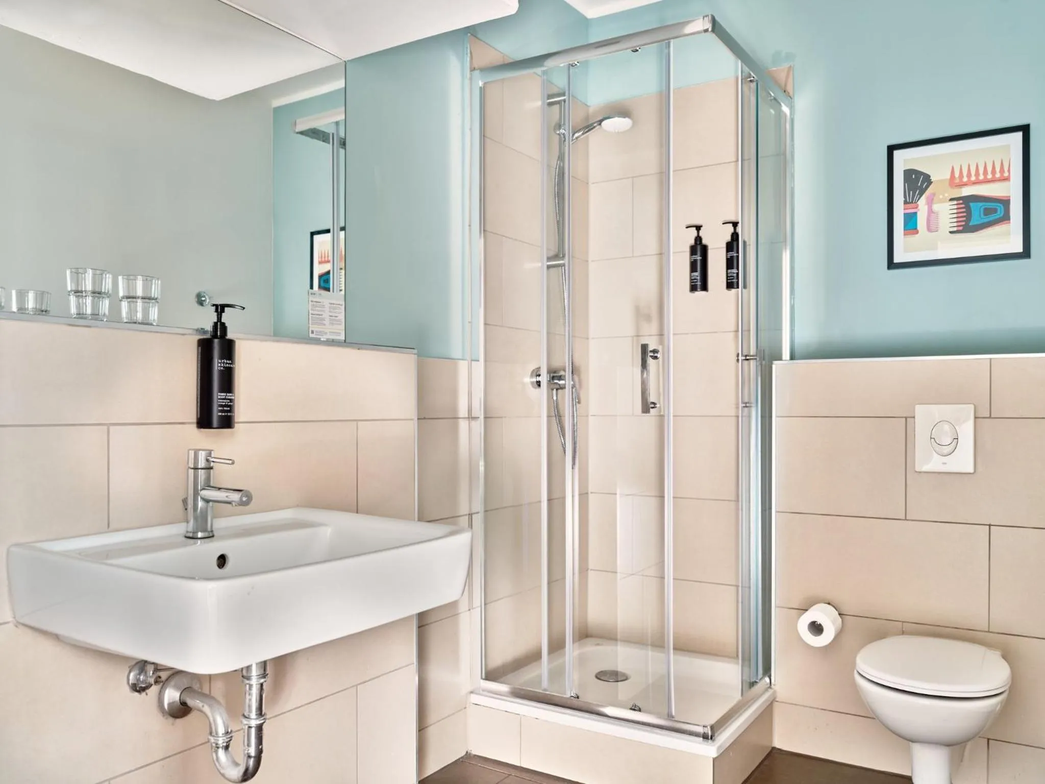 Bathroom in Garner Hotel Berlin - Schöneberg by IHG