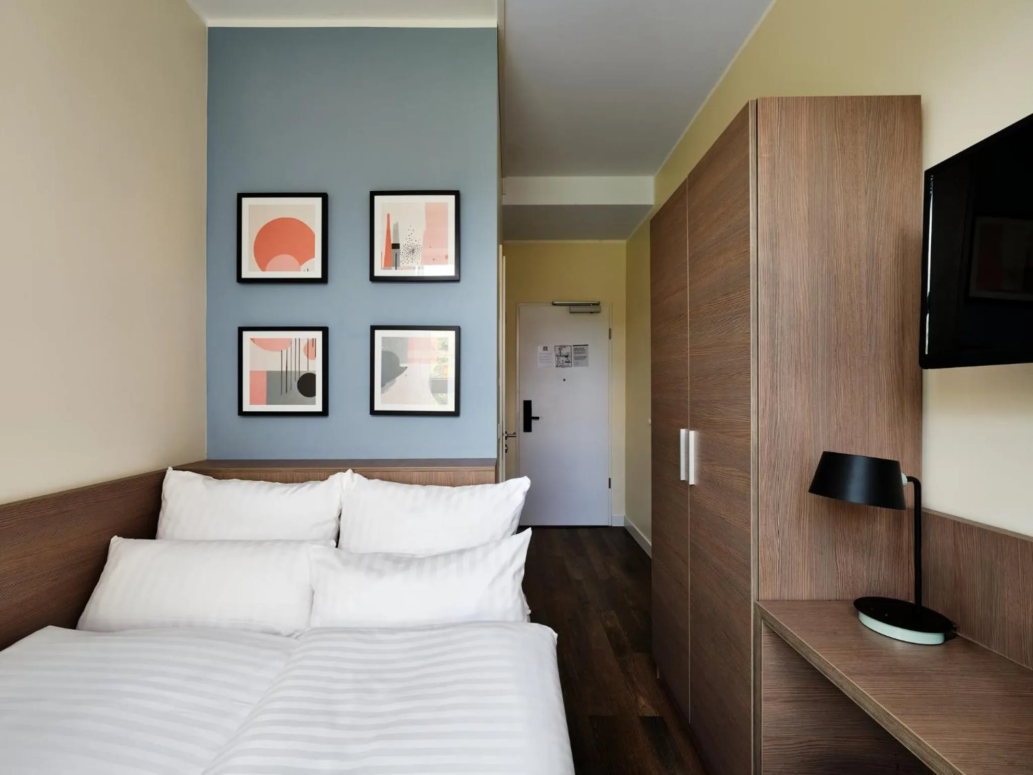 Photo of the whole room, Bed in Garner Hotel Berlin - Schöneberg by IHG