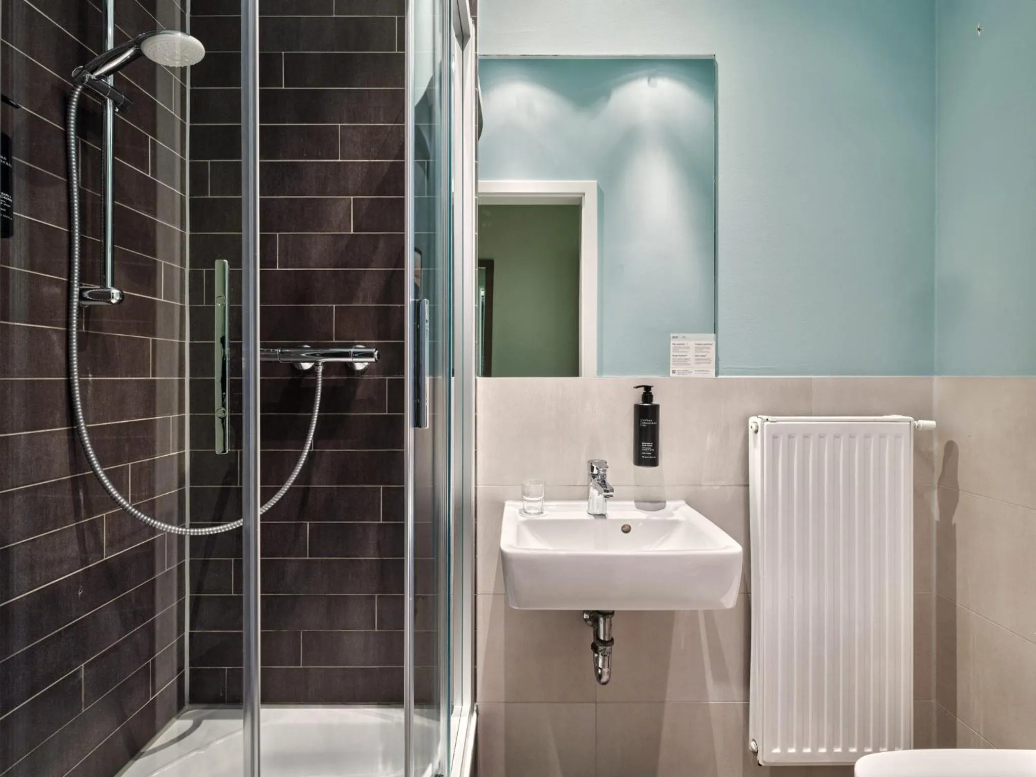 Bathroom in Garner Hotel Berlin - Schöneberg by IHG