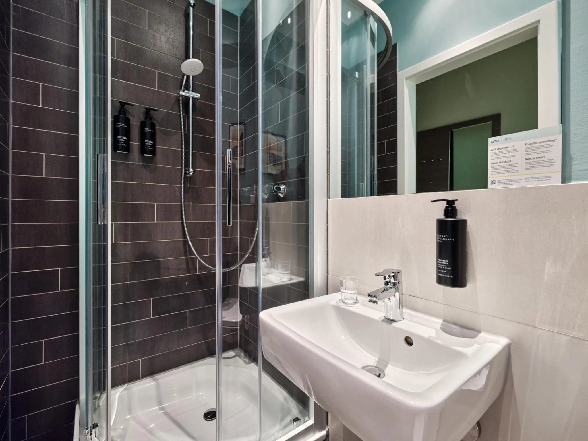 Bathroom in Garner Hotel Berlin - Schöneberg by IHG