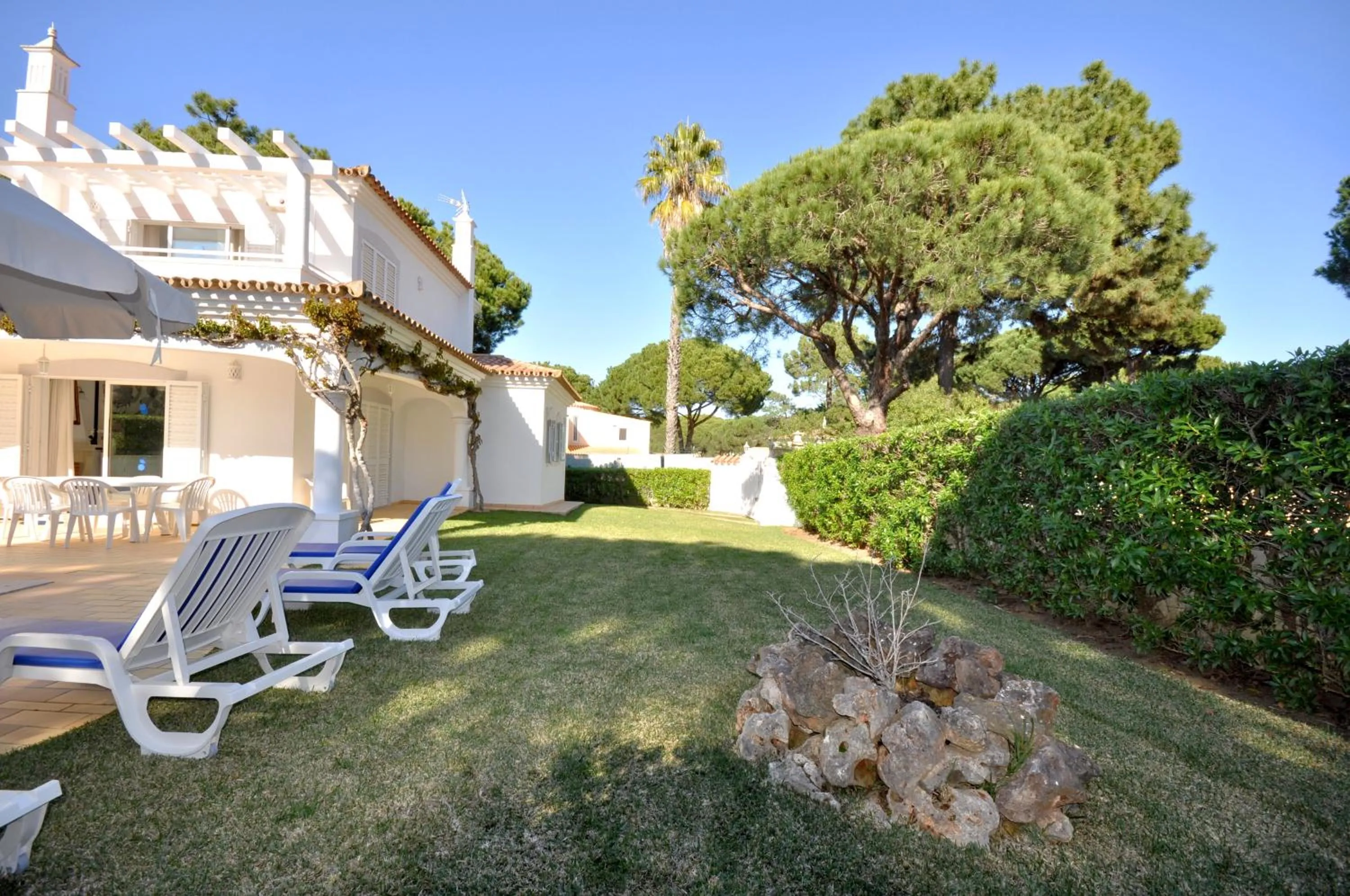 Garden in Charming Villa, Private Pool, Walking Distance to Centre, Free AC Wifi