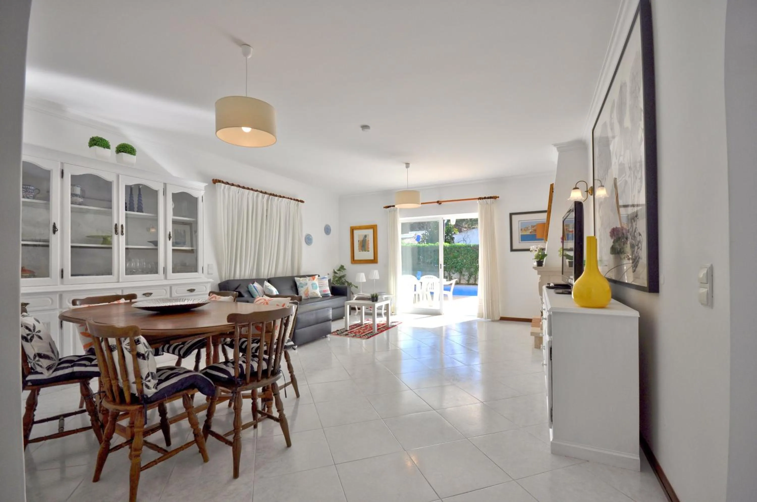 Restaurant/places to eat in Charming Villa, Private Pool, Walking Distance to Centre, Free AC Wifi