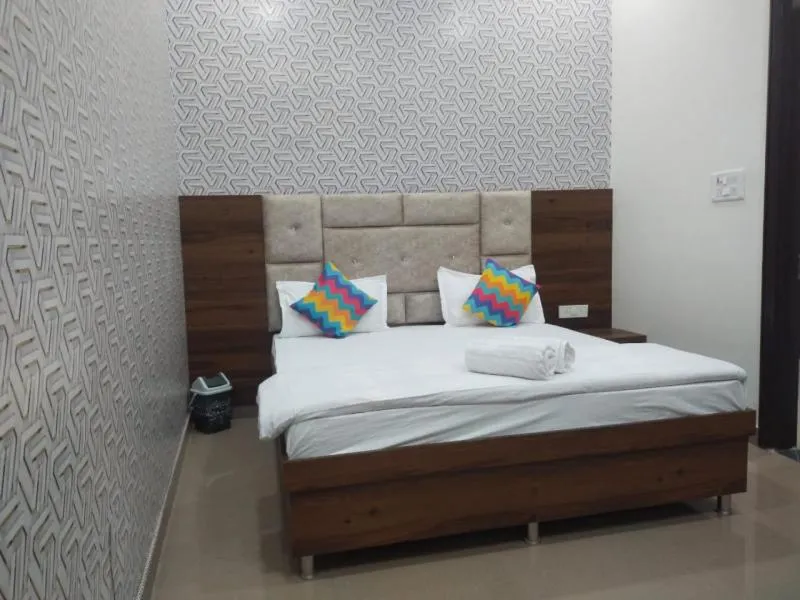 Bed in goSTOPS Amritsar, Chatiwind Gate