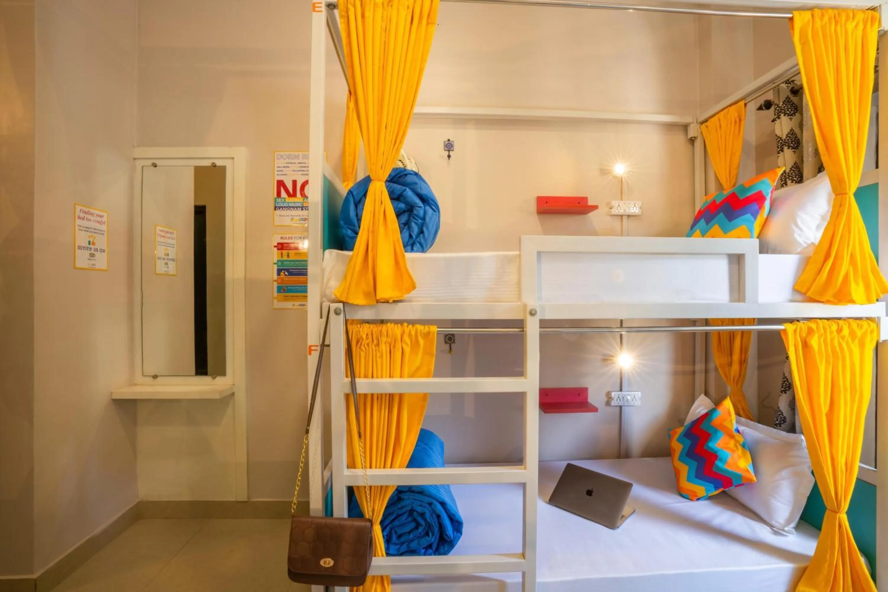 Bed in goSTOPS Amritsar, Chatiwind Gate