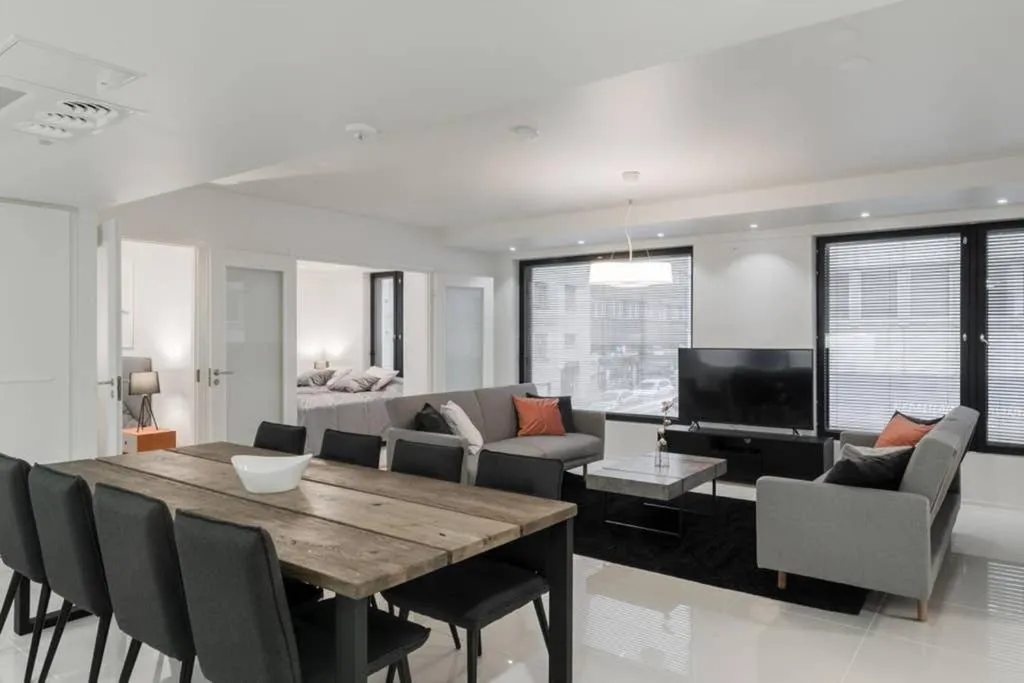 Sleek and Spacious 3 BR Apartment in City Centre