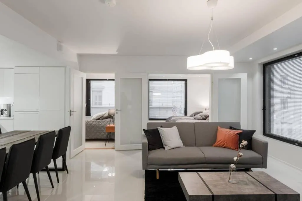 Sleek and Spacious 3 BR Apartment in City Centre