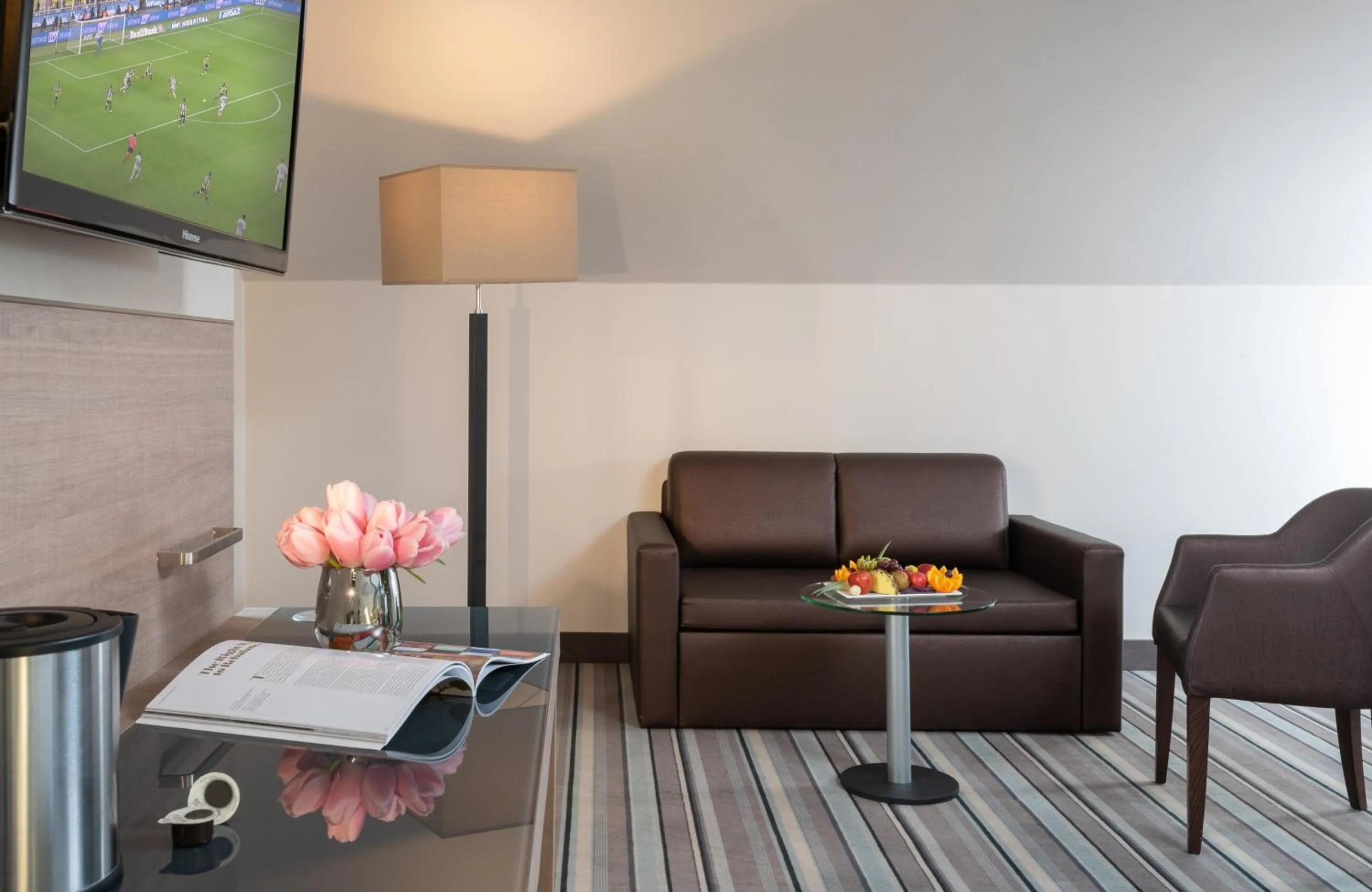 Living room in Leonardo Hotel Munich City Olympiapark