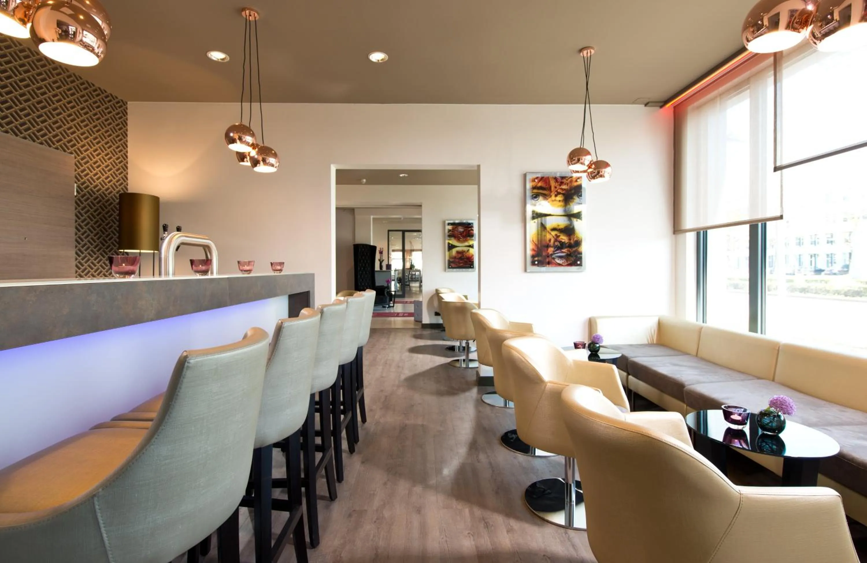 Lounge or bar in Leonardo Hotel Munich City Olympiapark