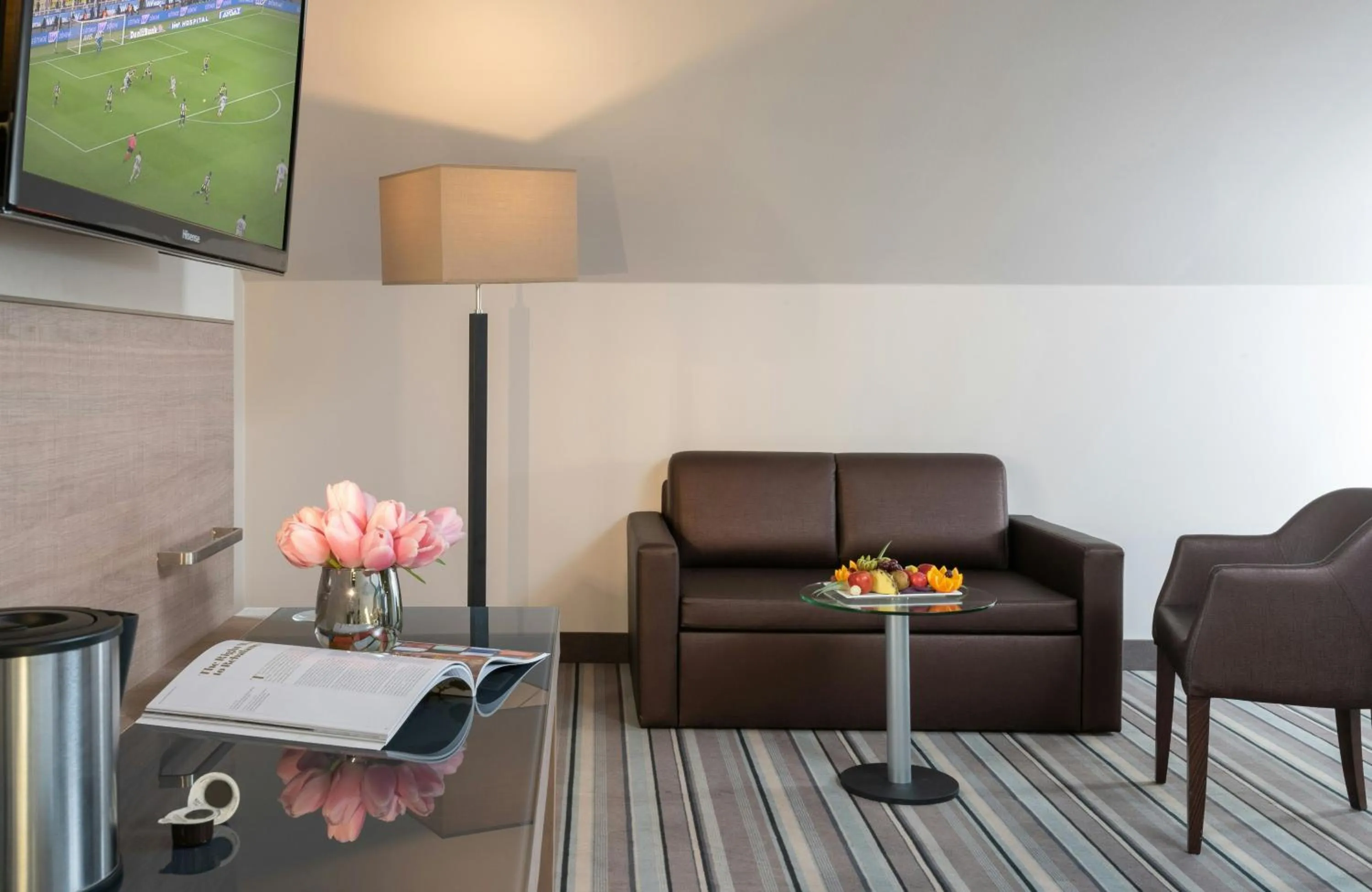 Living room in Leonardo Hotel Munich City Olympiapark