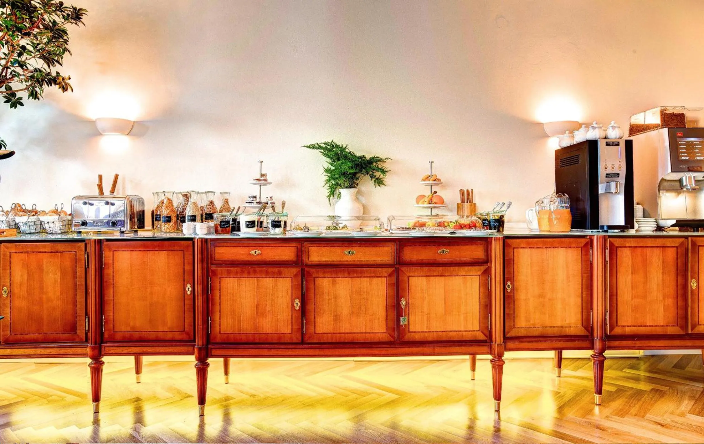 Buffet breakfast in Hotel Villa Königsgarten