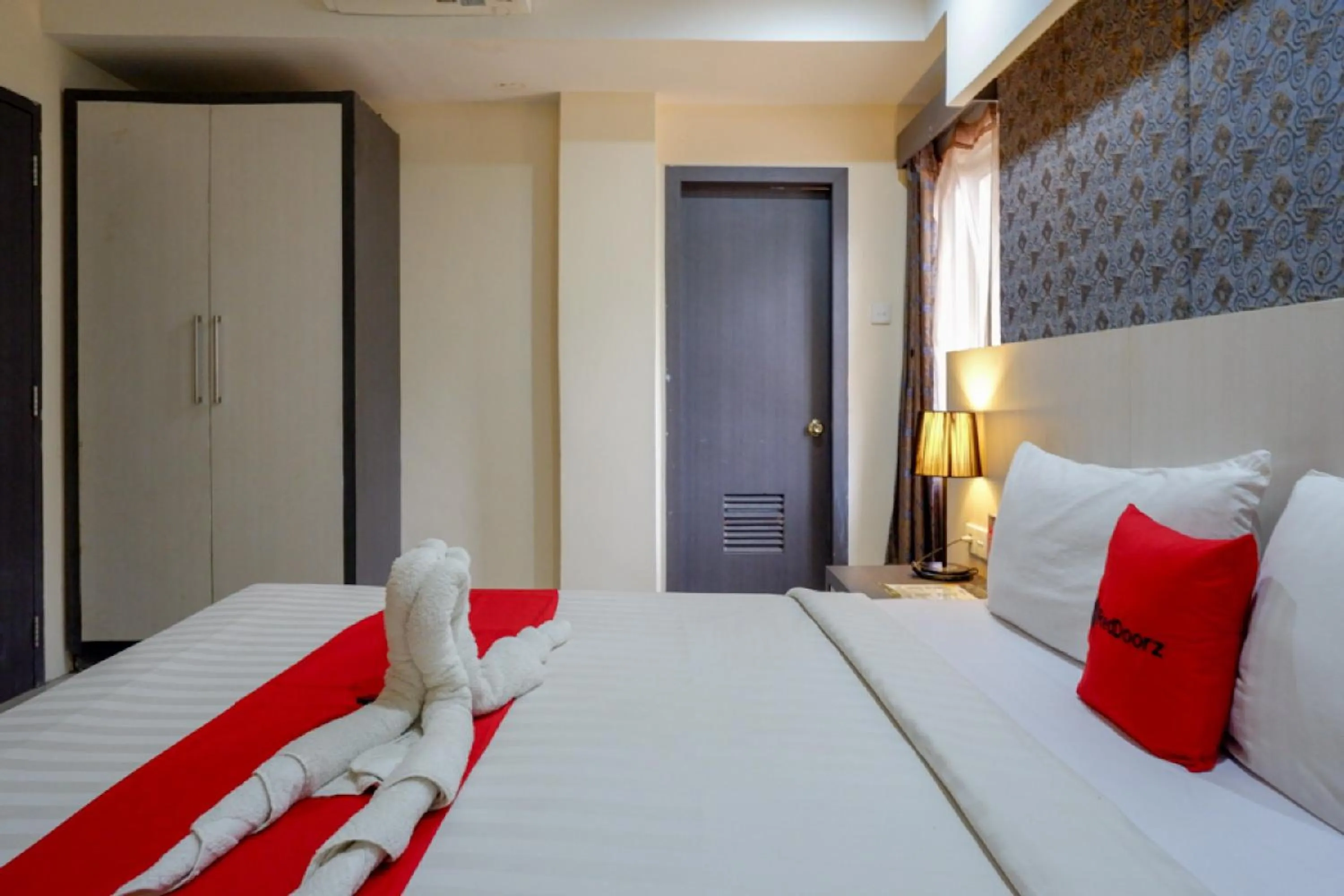 Bedroom, Bed in RedDoorz Plus near Hotel Benua Kendari
