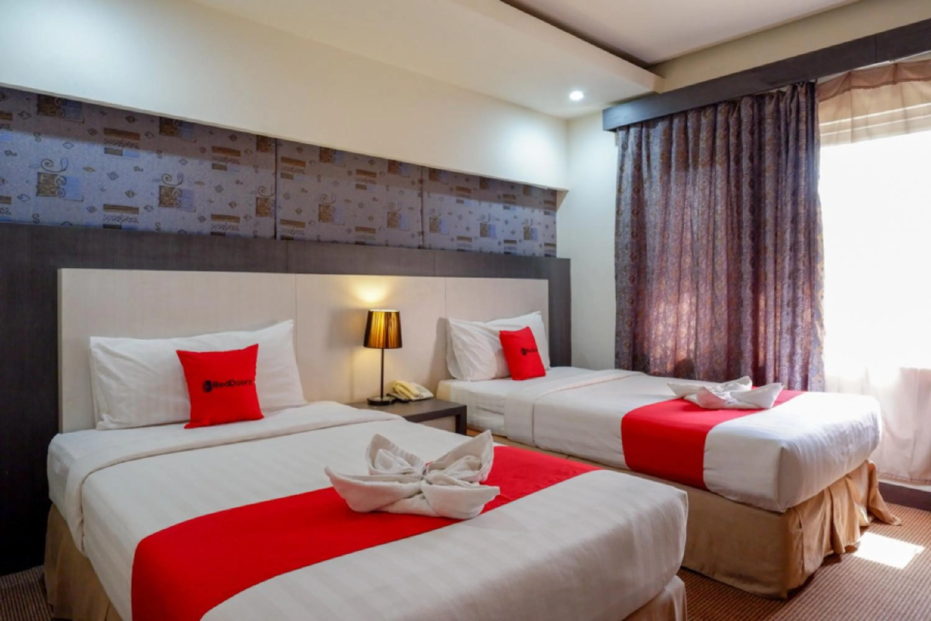 Bedroom, Bed in RedDoorz Plus near Hotel Benua Kendari