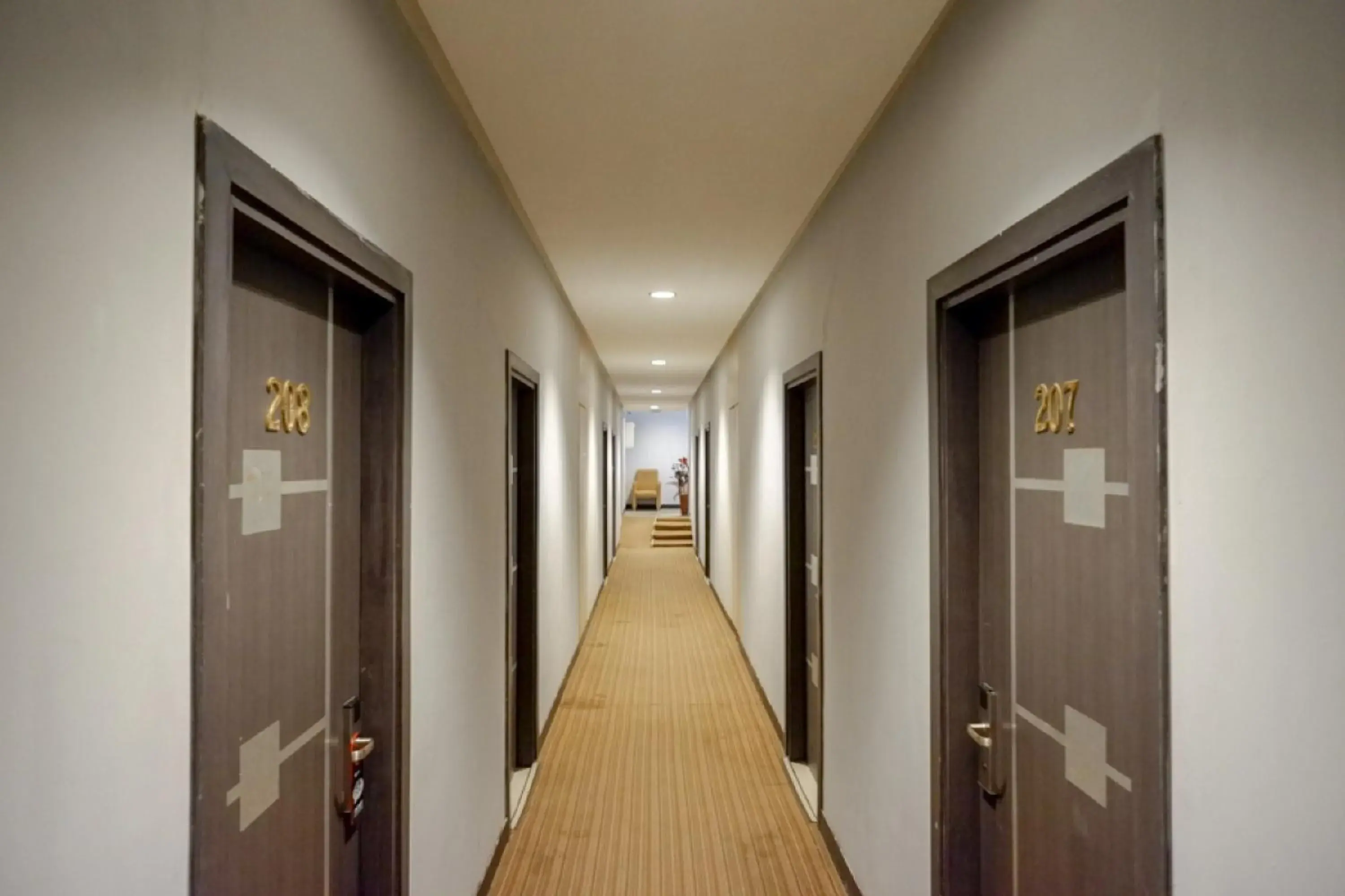 Property building in RedDoorz Plus near Hotel Benua Kendari Property building in RedDoorz Plus near Hotel Benua Kendari