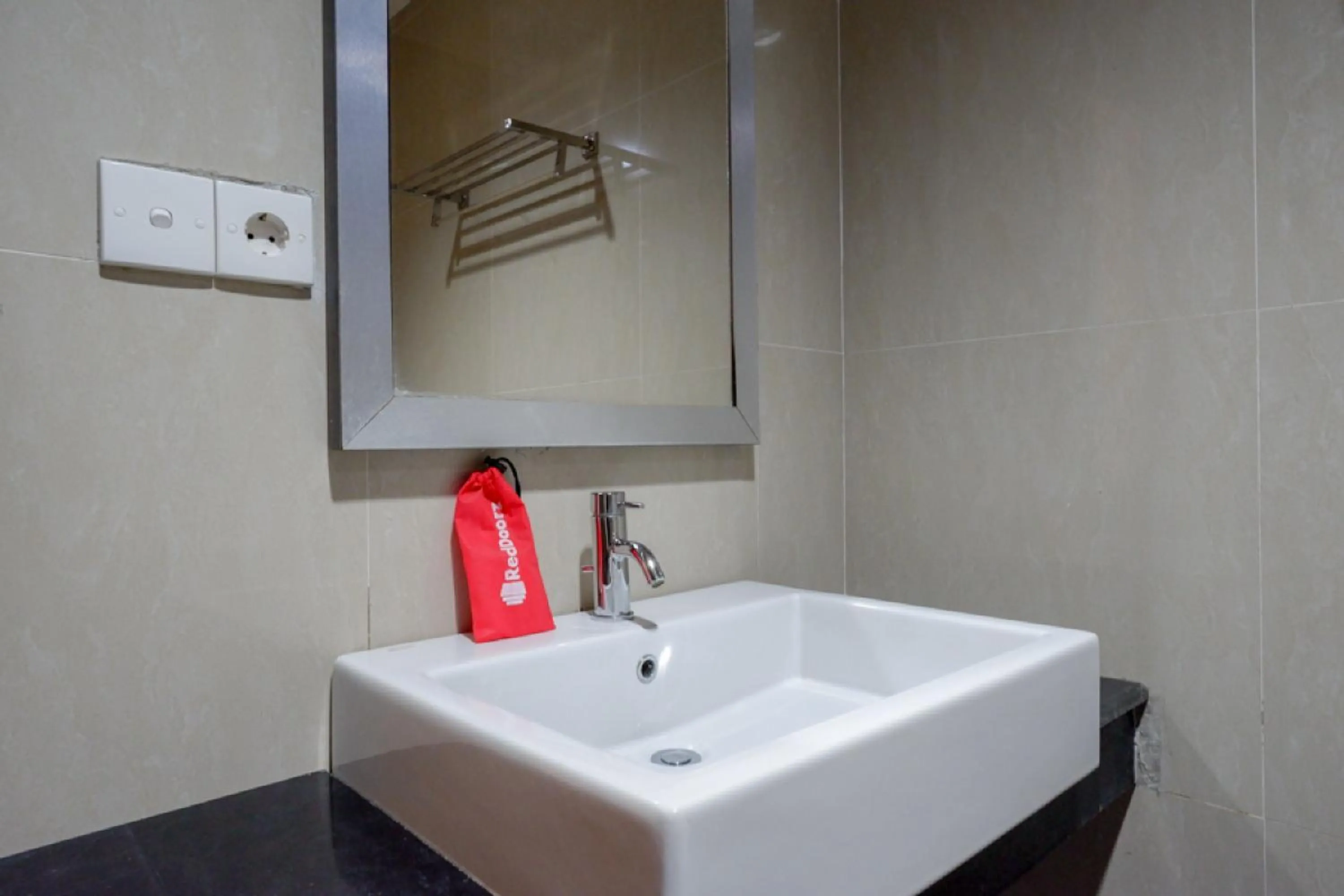 Bathroom in RedDoorz Plus near Hotel Benua Kendari