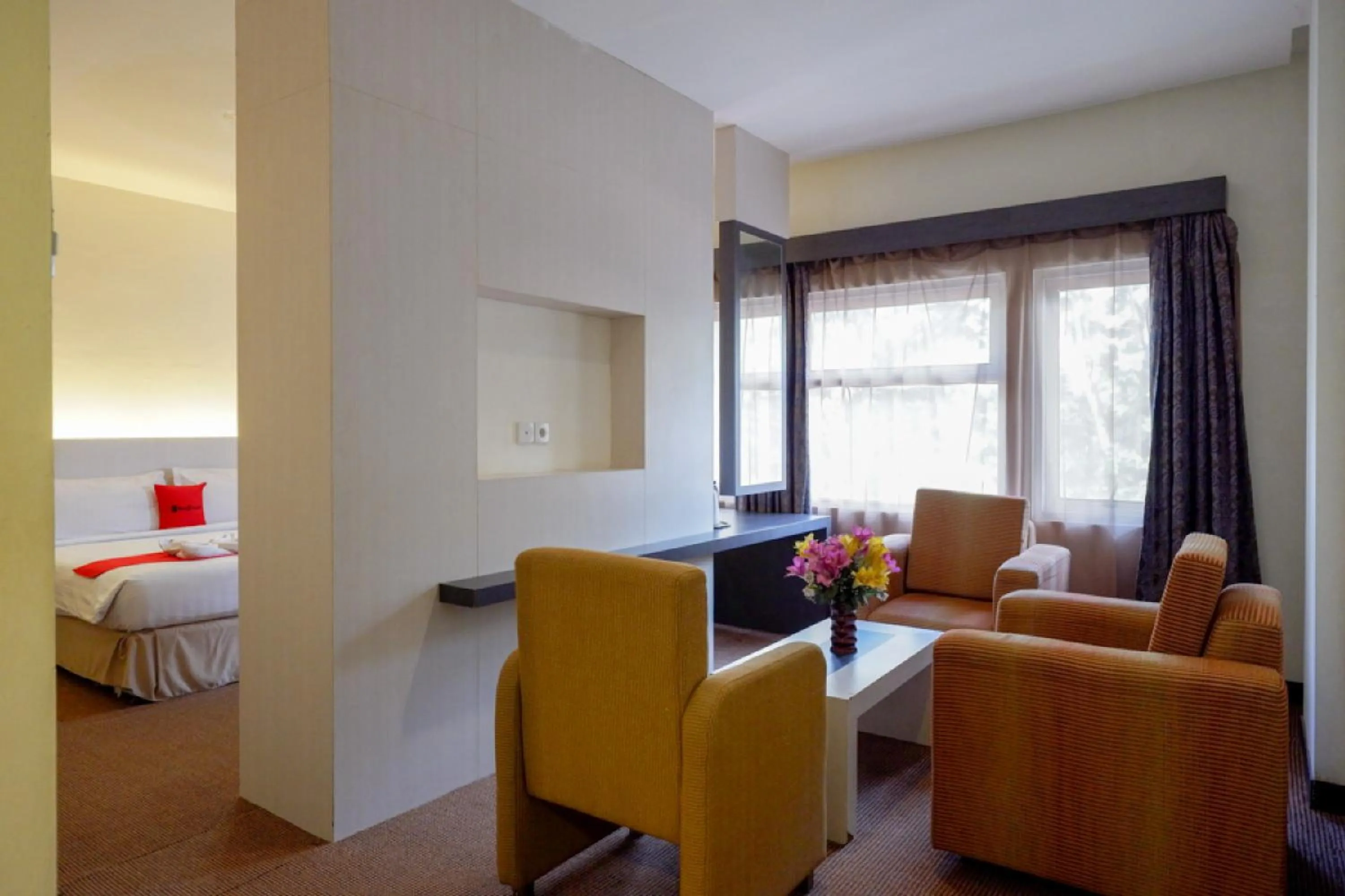 Seating area, Bed in RedDoorz Plus near Hotel Benua Kendari