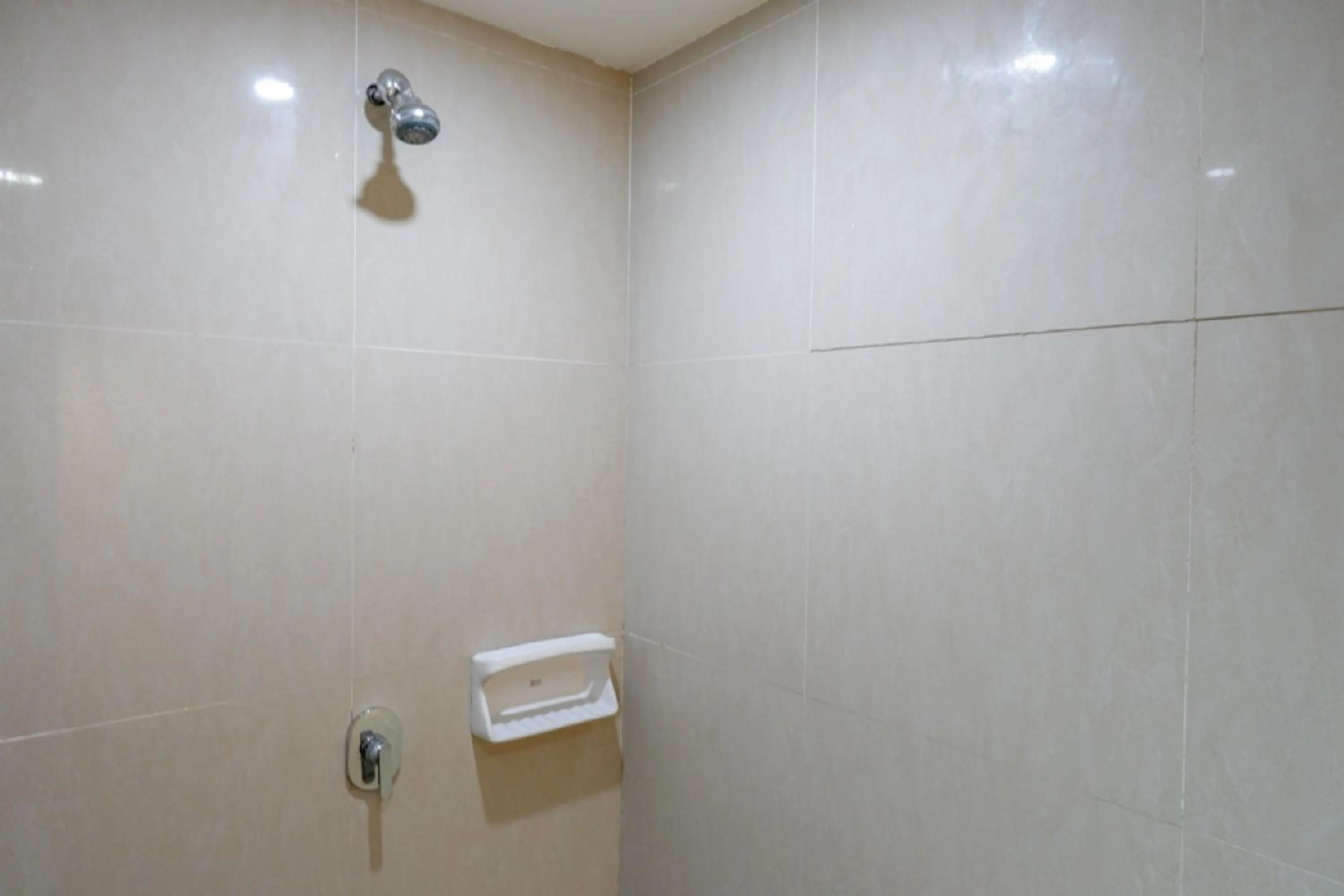 Bathroom in RedDoorz Plus near Hotel Benua Kendari