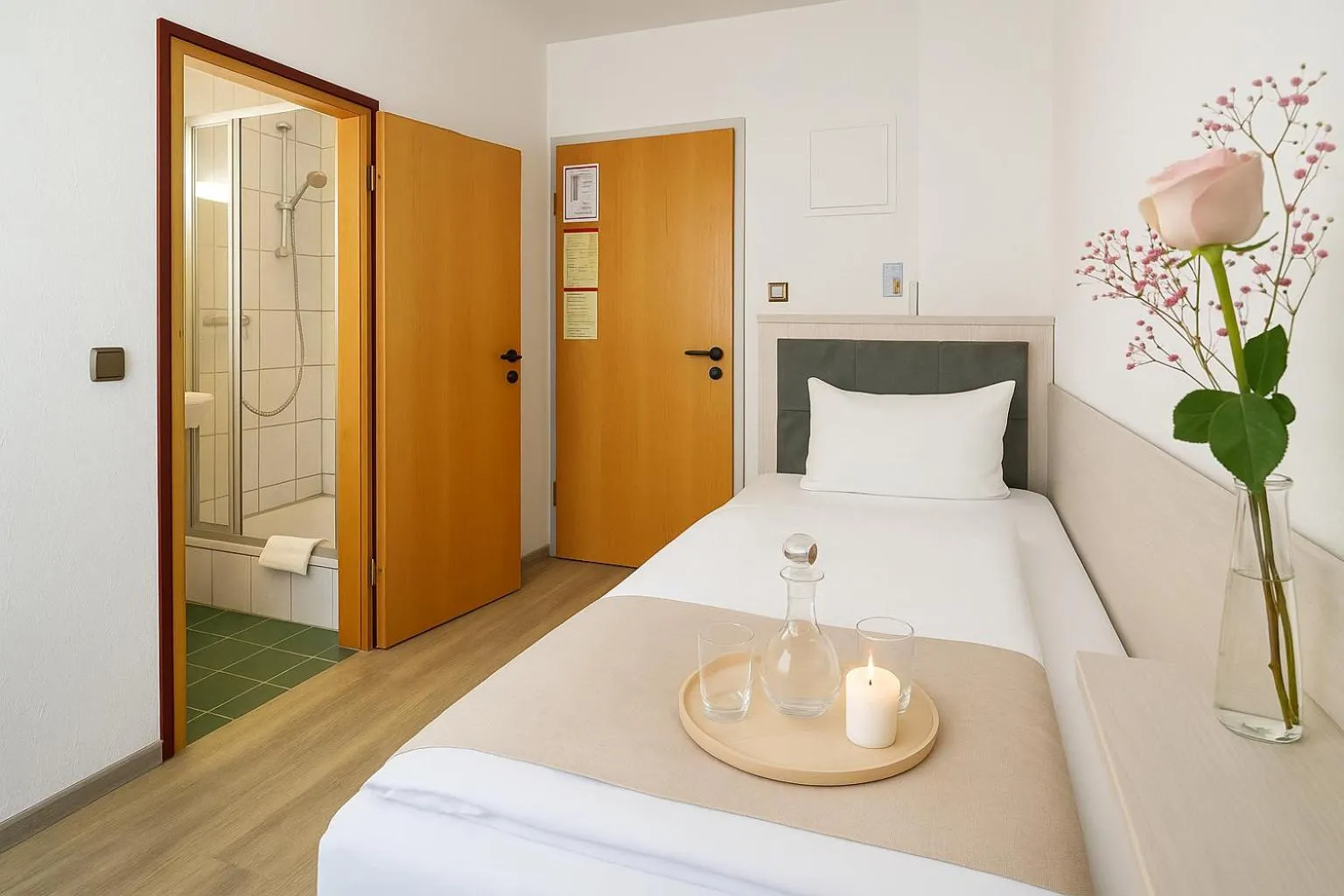 Shower, Bed in Hotel Daucher