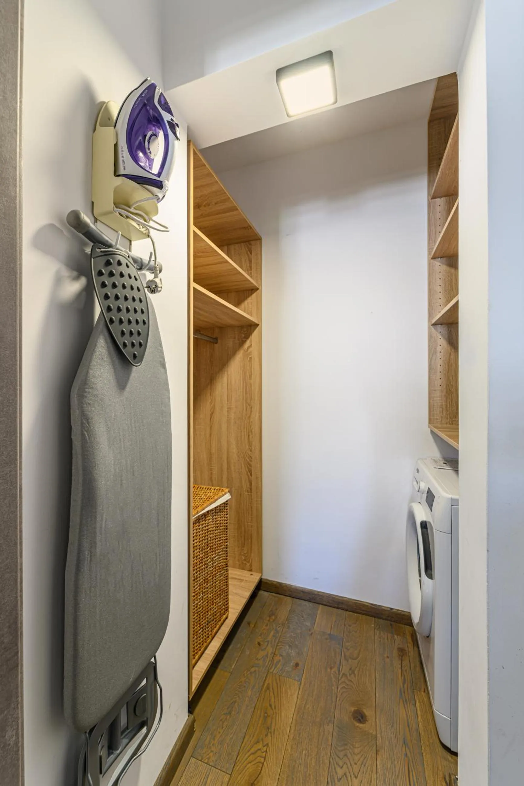 furniture in Promenada Studios