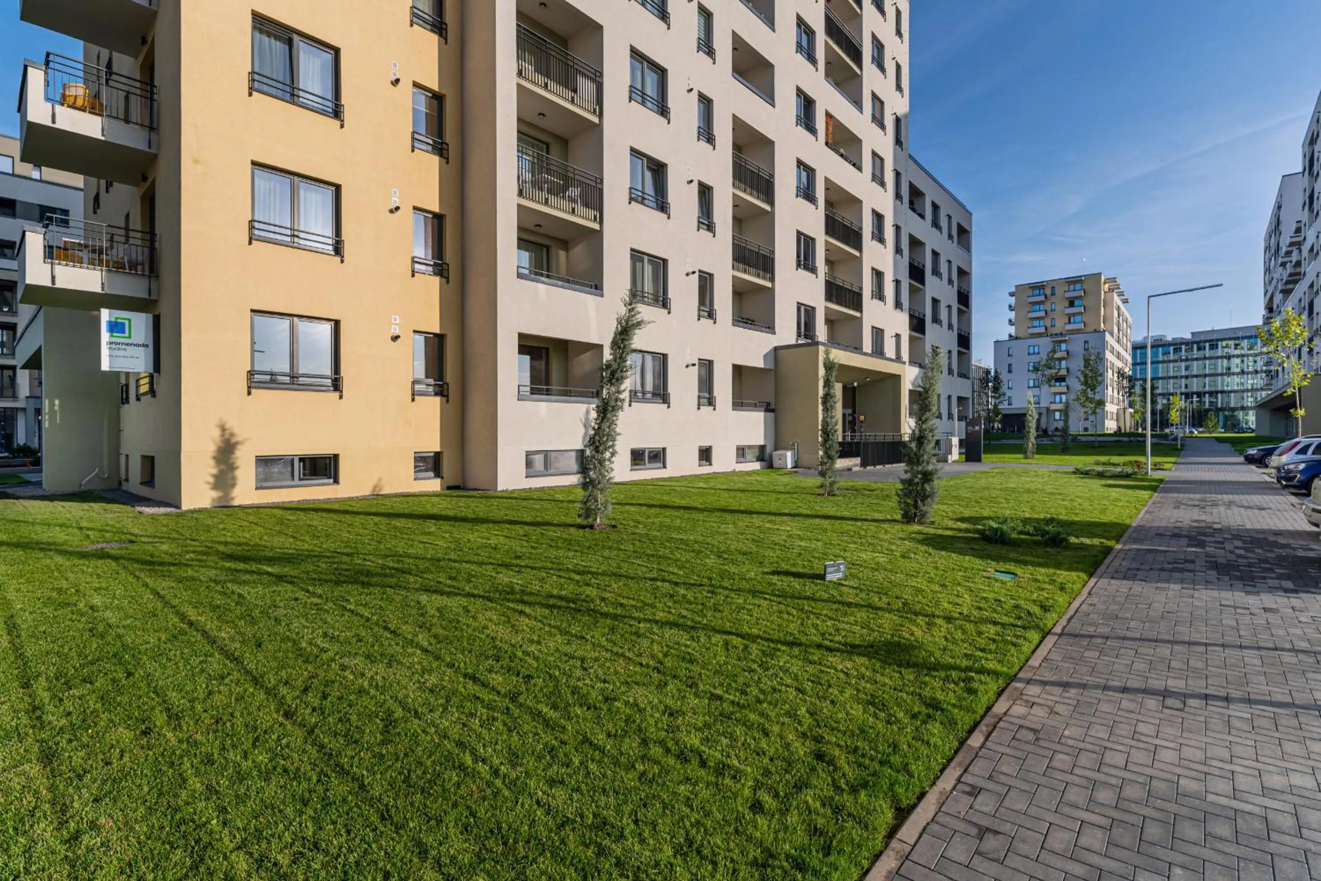 Property building in Promenada Studios