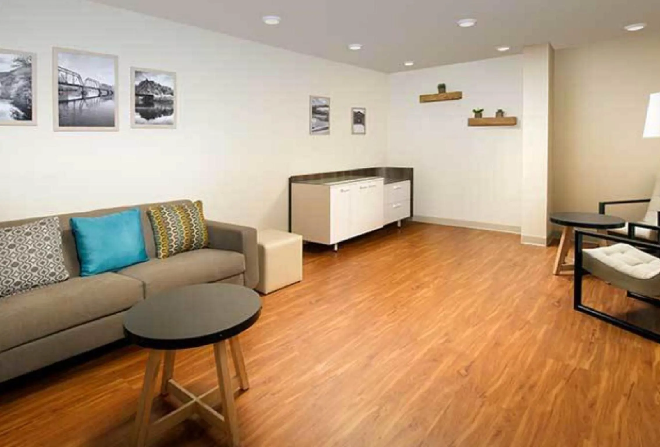 Seating area in WoodSpring Suites Allentown