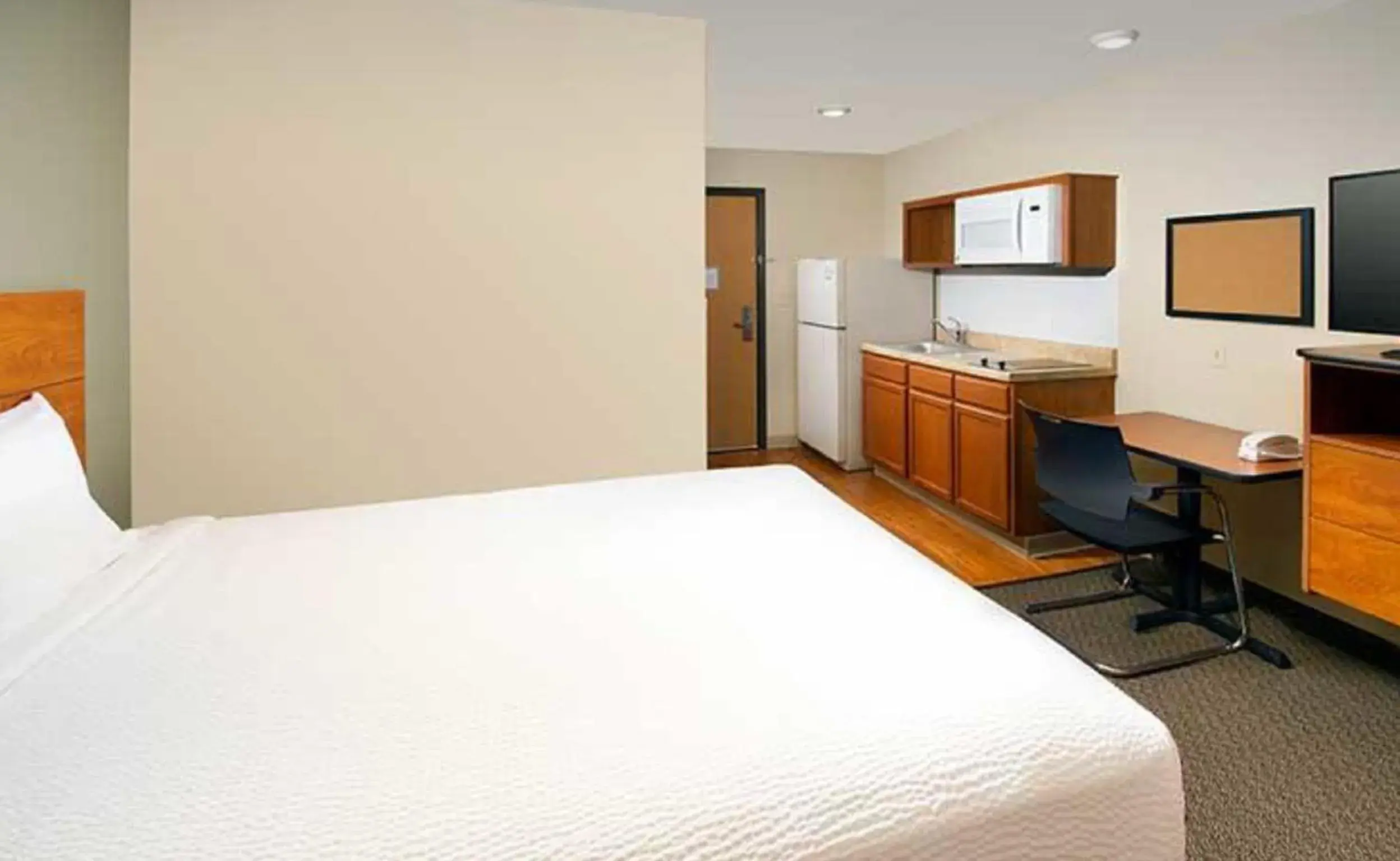 Photo of the whole room, Bed in WoodSpring Suites Allentown