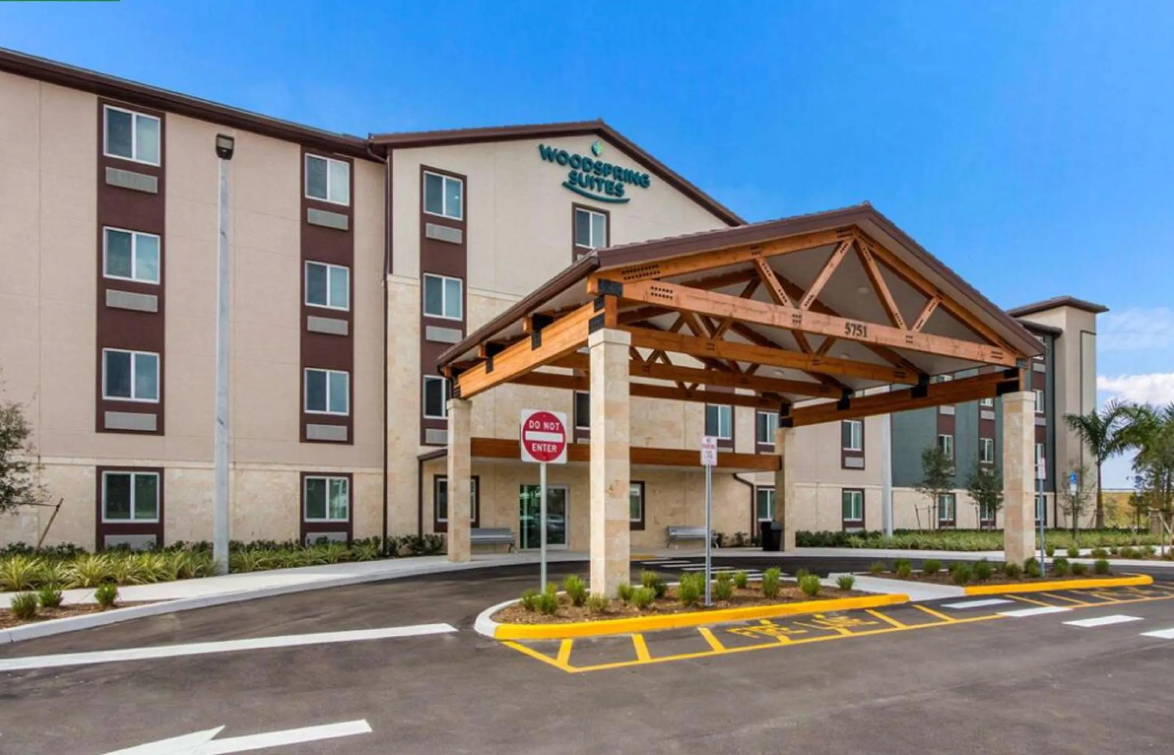 Facade/entrance in WoodSpring Suites Allentown