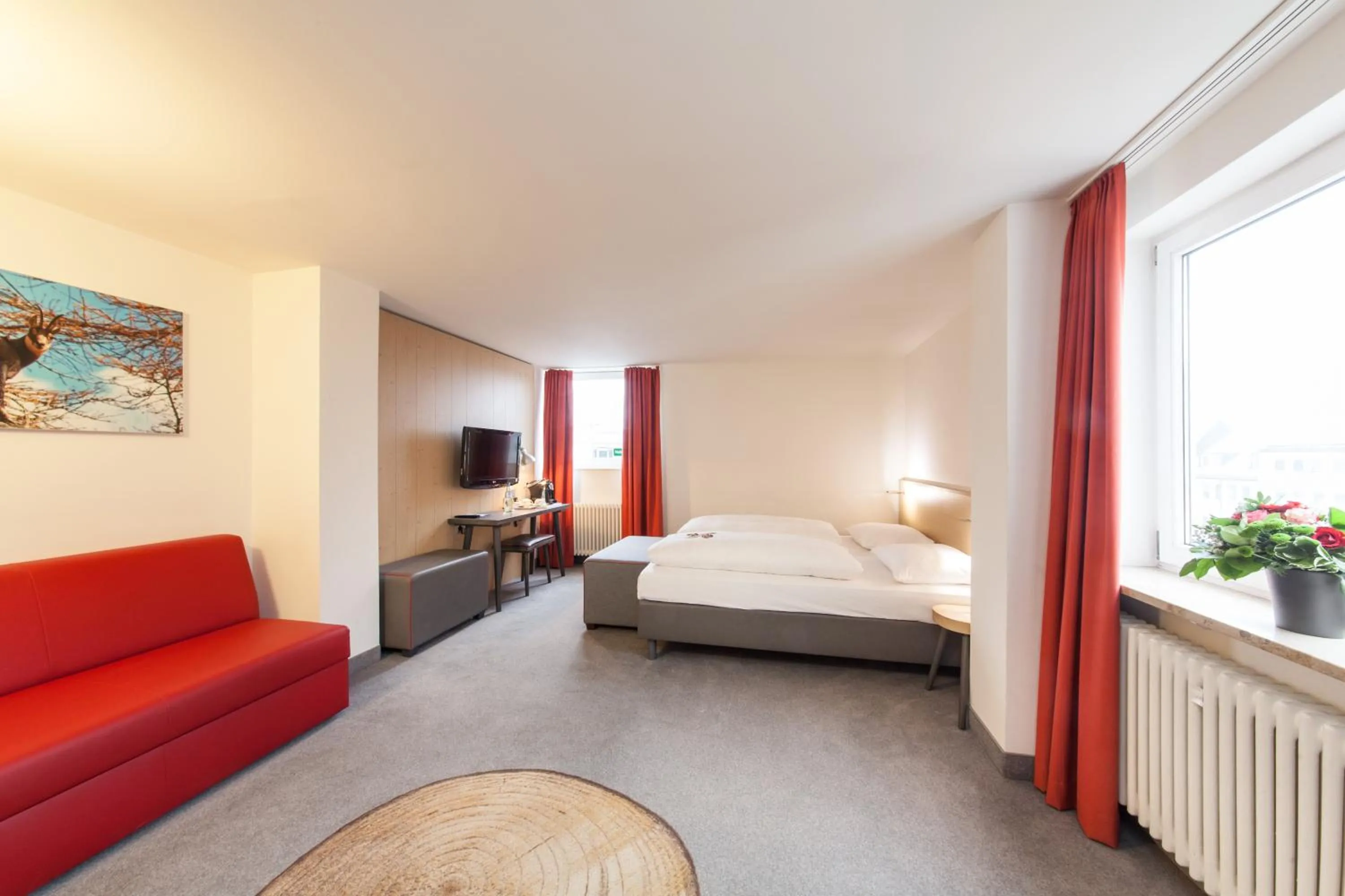 Photo of the whole room, Bed in Sure Hotel by Best Western Muenchen Hauptbahnhof