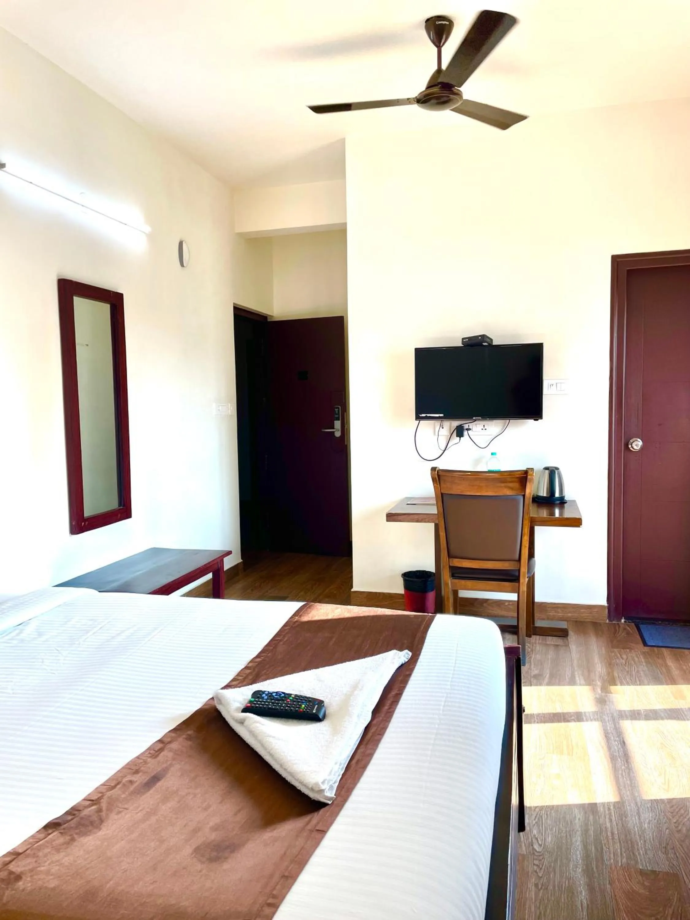 Bedroom, Bed in Hotel Coffee Bean