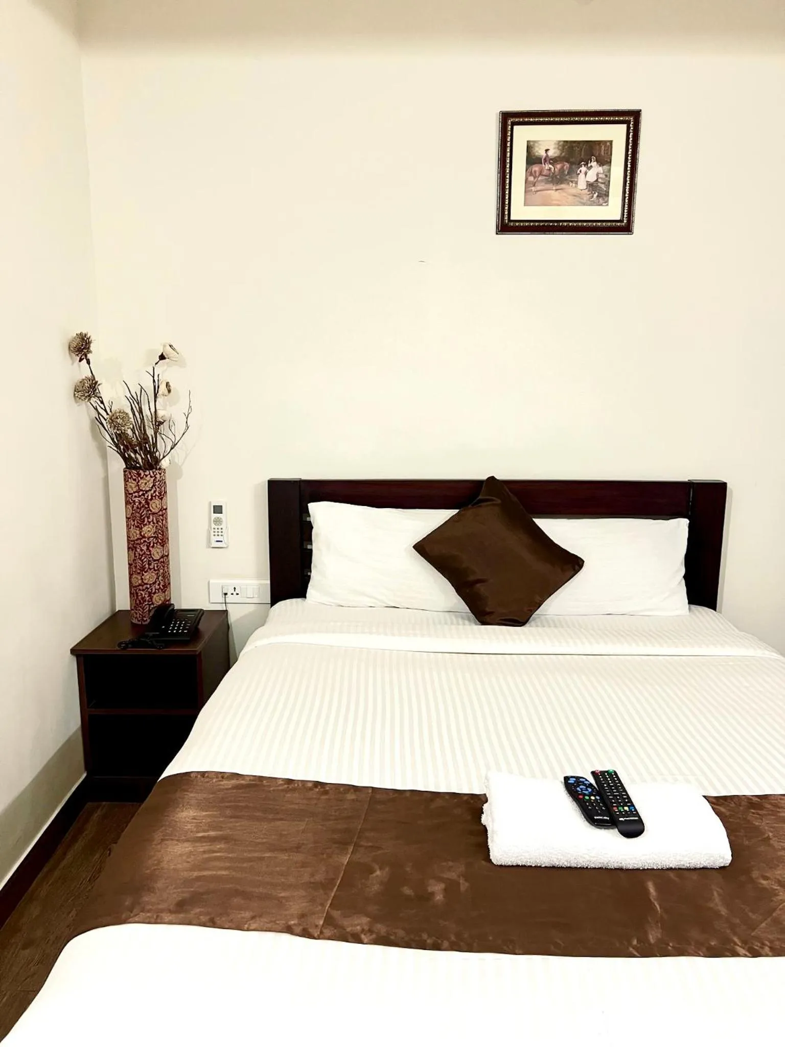 Bedroom, Bed in Hotel Coffee Bean