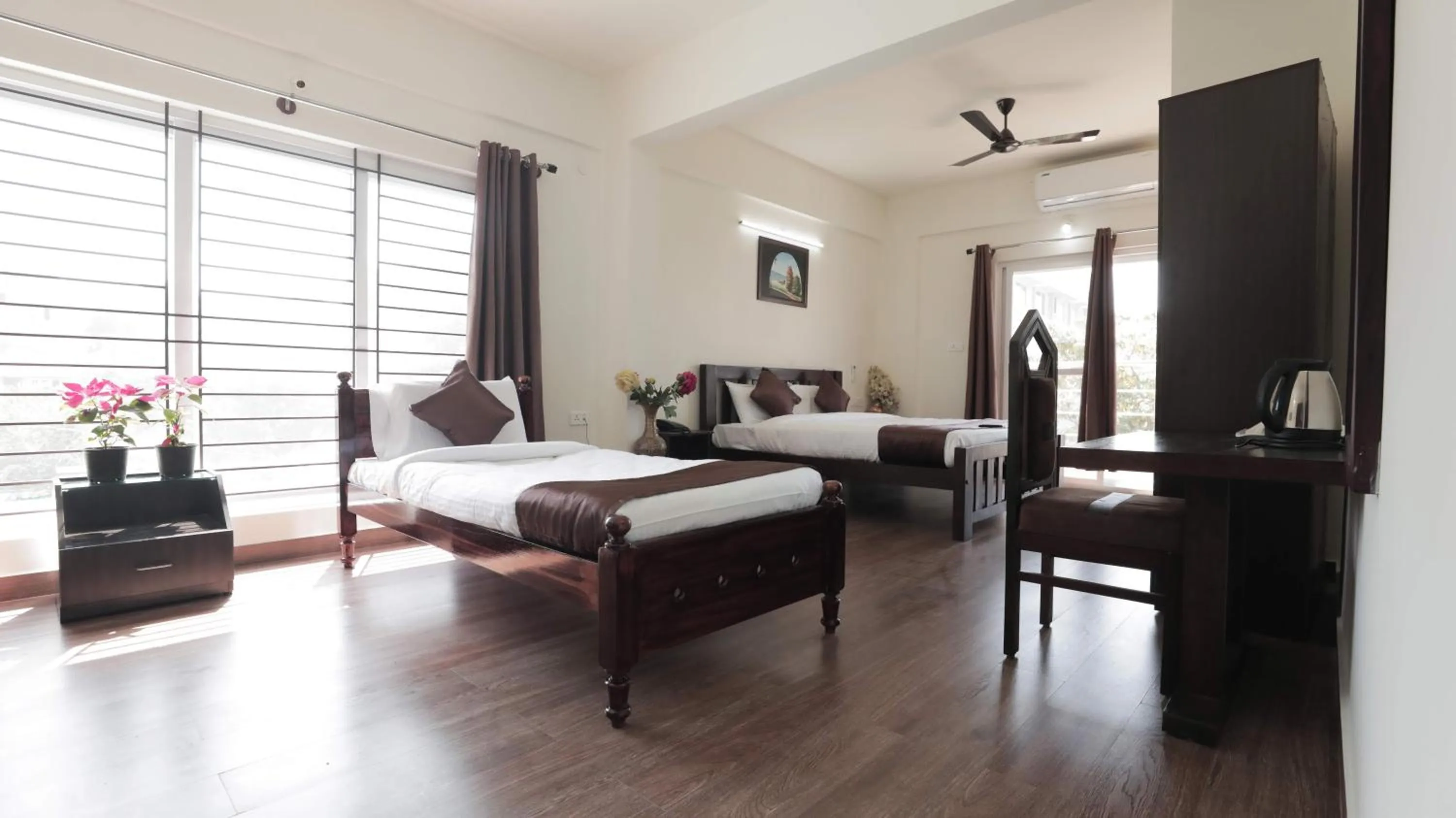 Bedroom, Bed in Hotel Coffee Bean