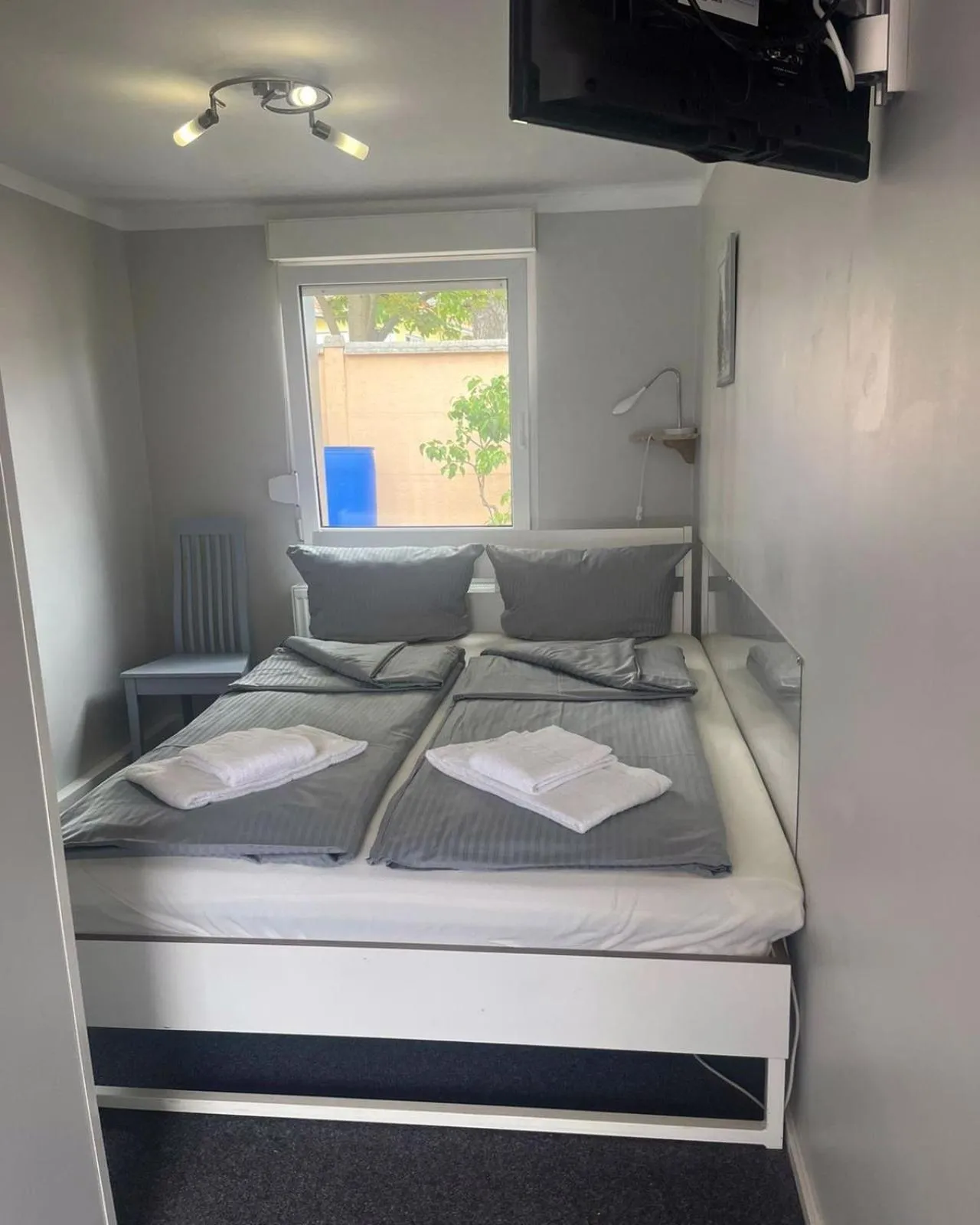 Photo of the whole room, Bed in Motel Home Berlin