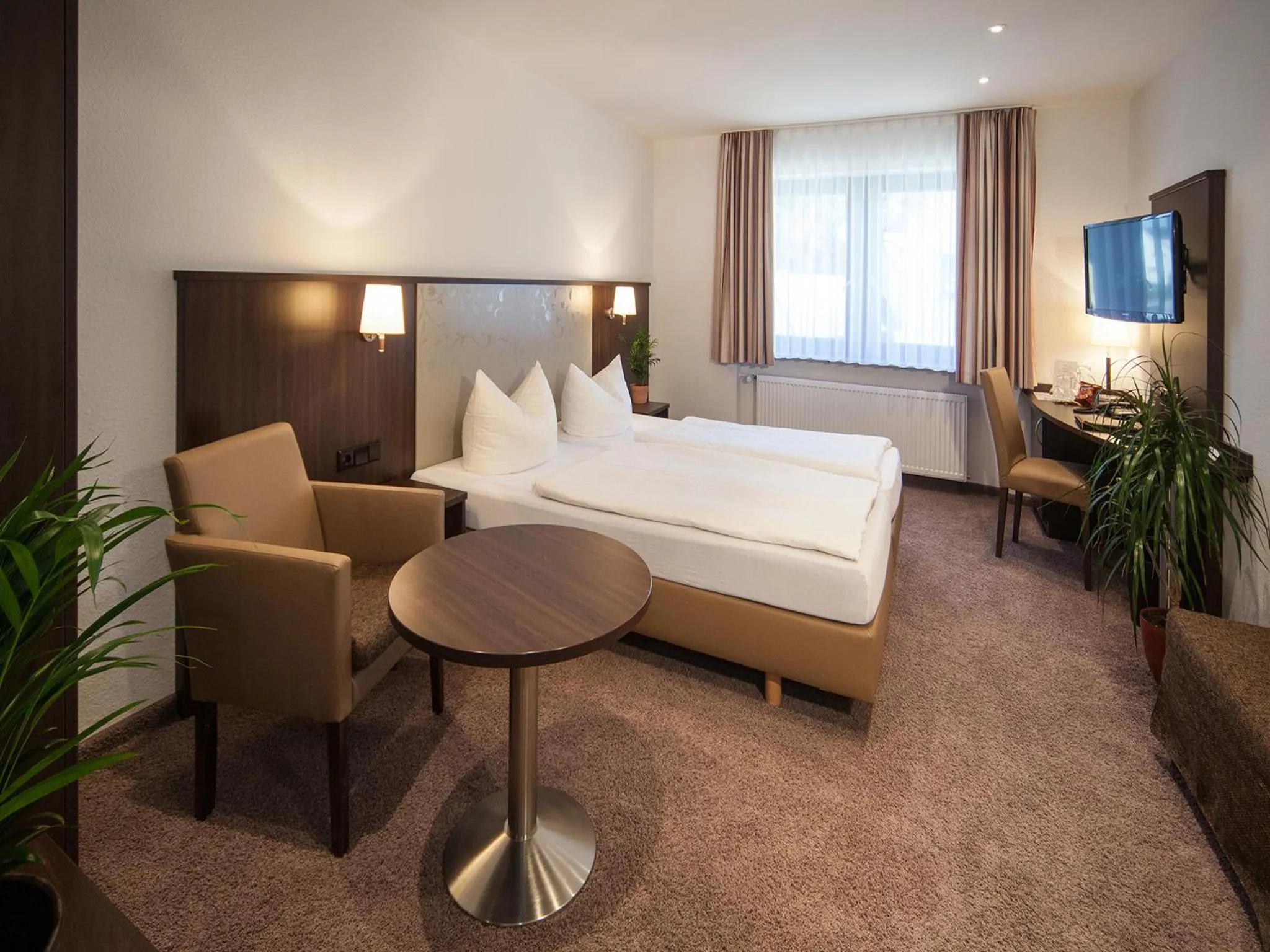 Bedroom, Bed in Hotel Engel