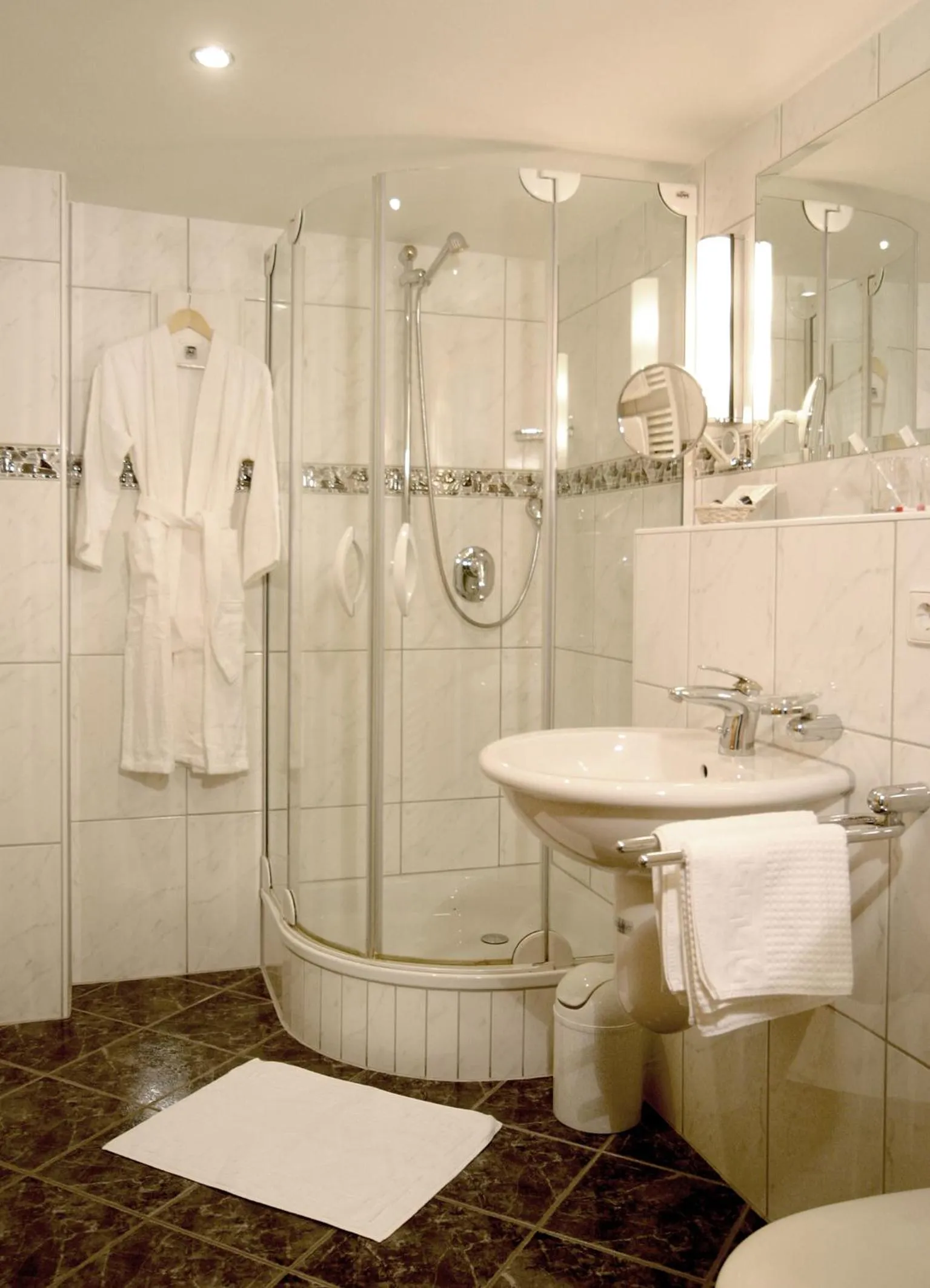 Shower in Hotel Engel