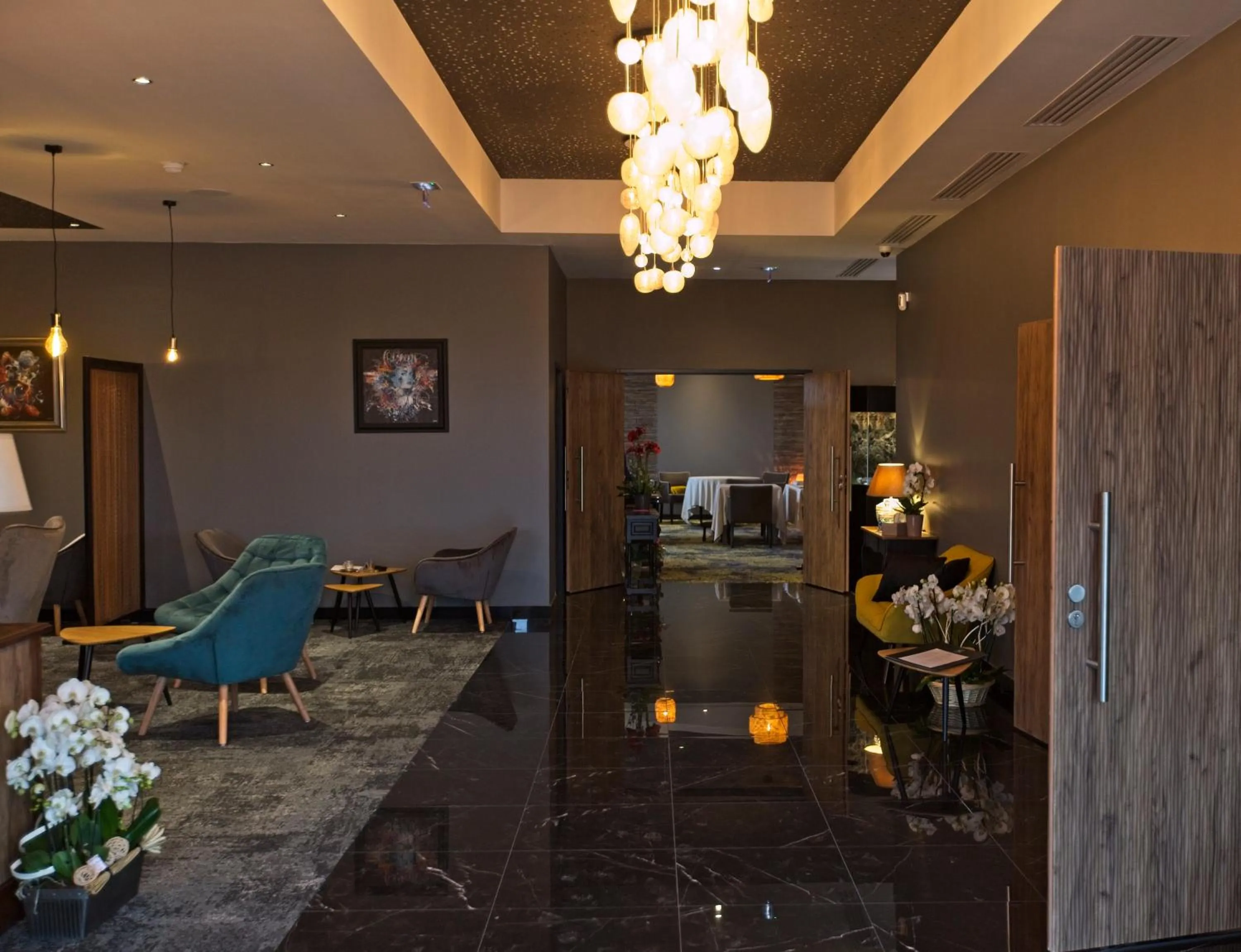 Lobby or reception in Hôtel & Restaurant La maison des blés