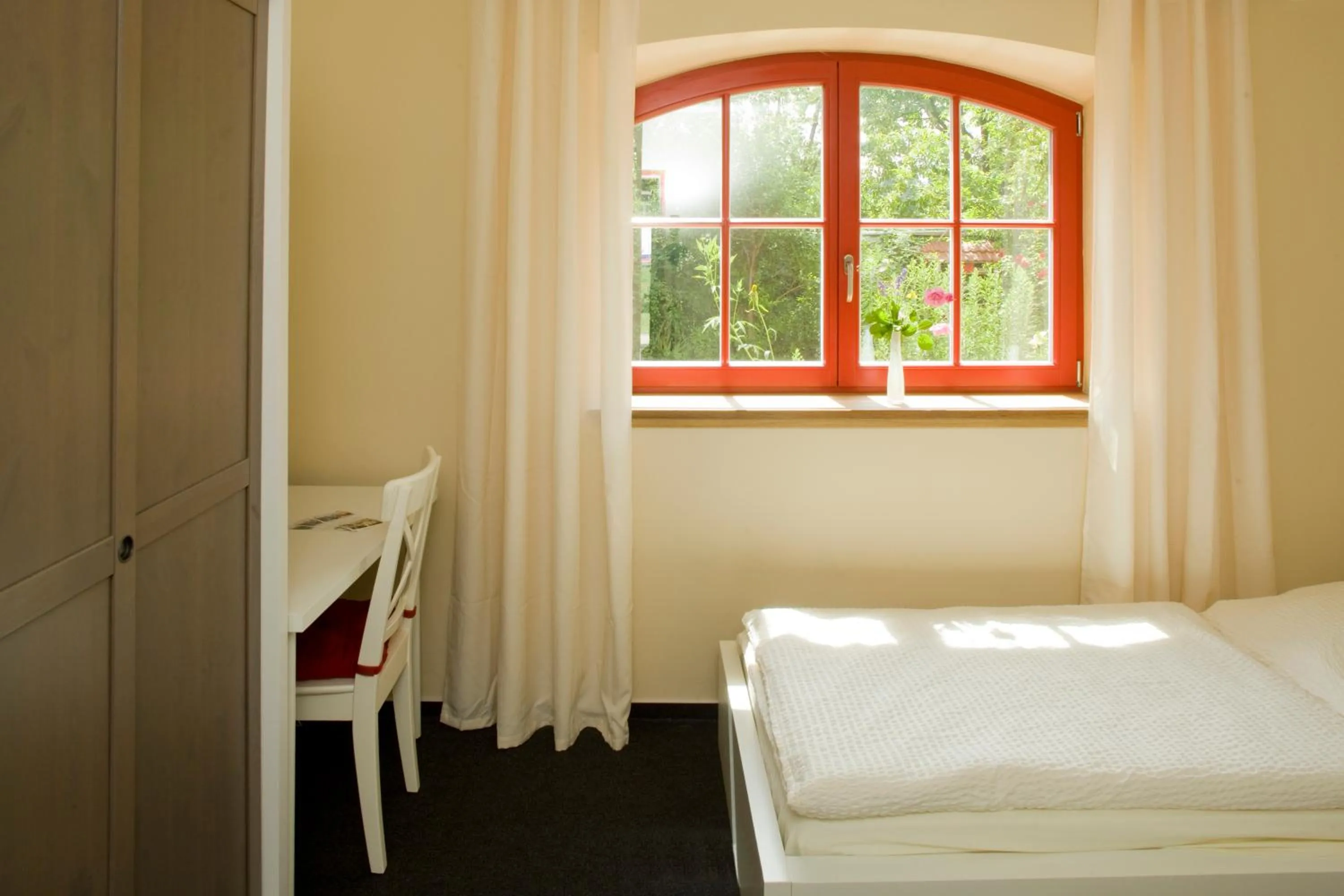 Photo of the whole room, Bed in Kulturgasthof Alte Reederei