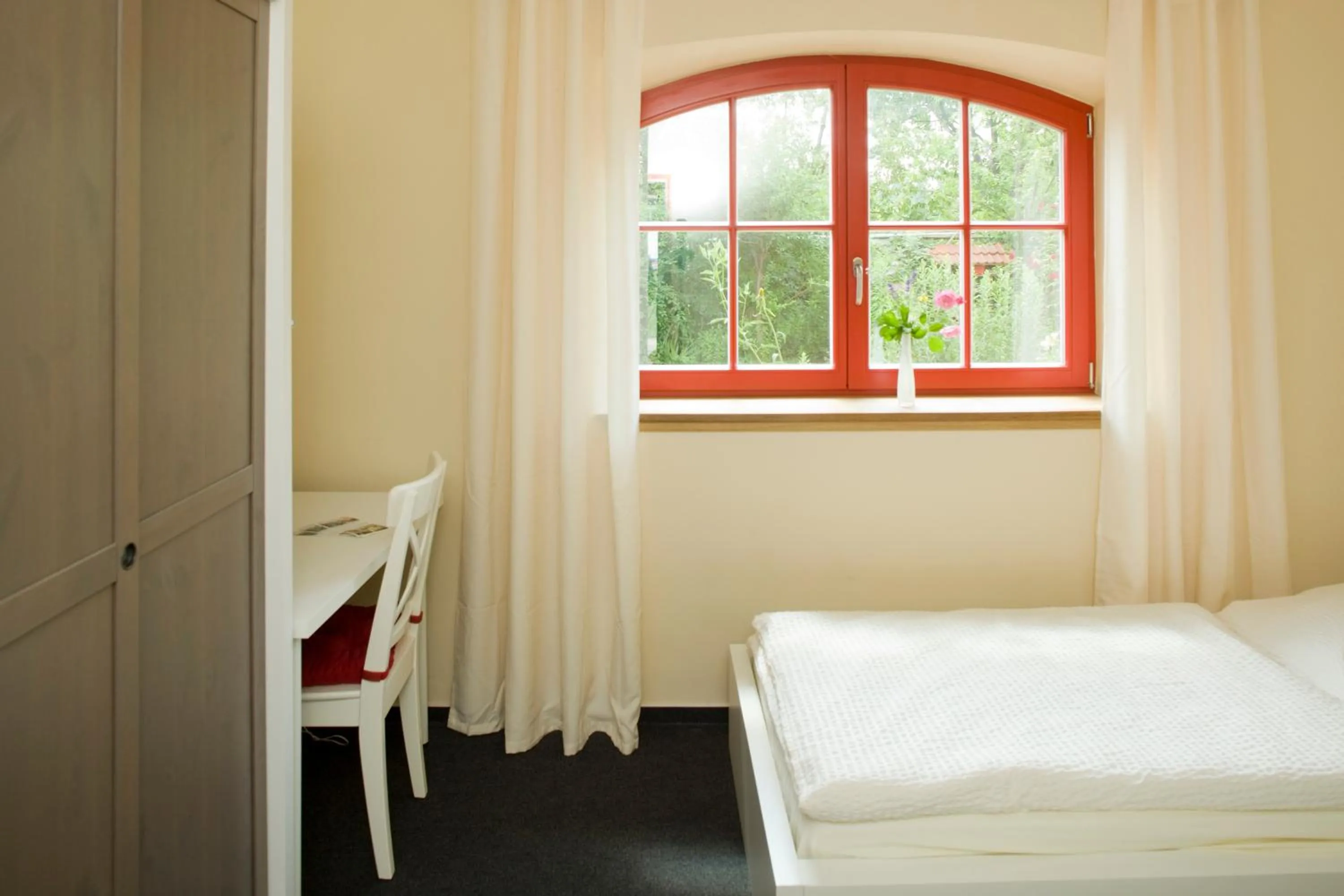 Photo of the whole room, Bed in Kulturgasthof Alte Reederei