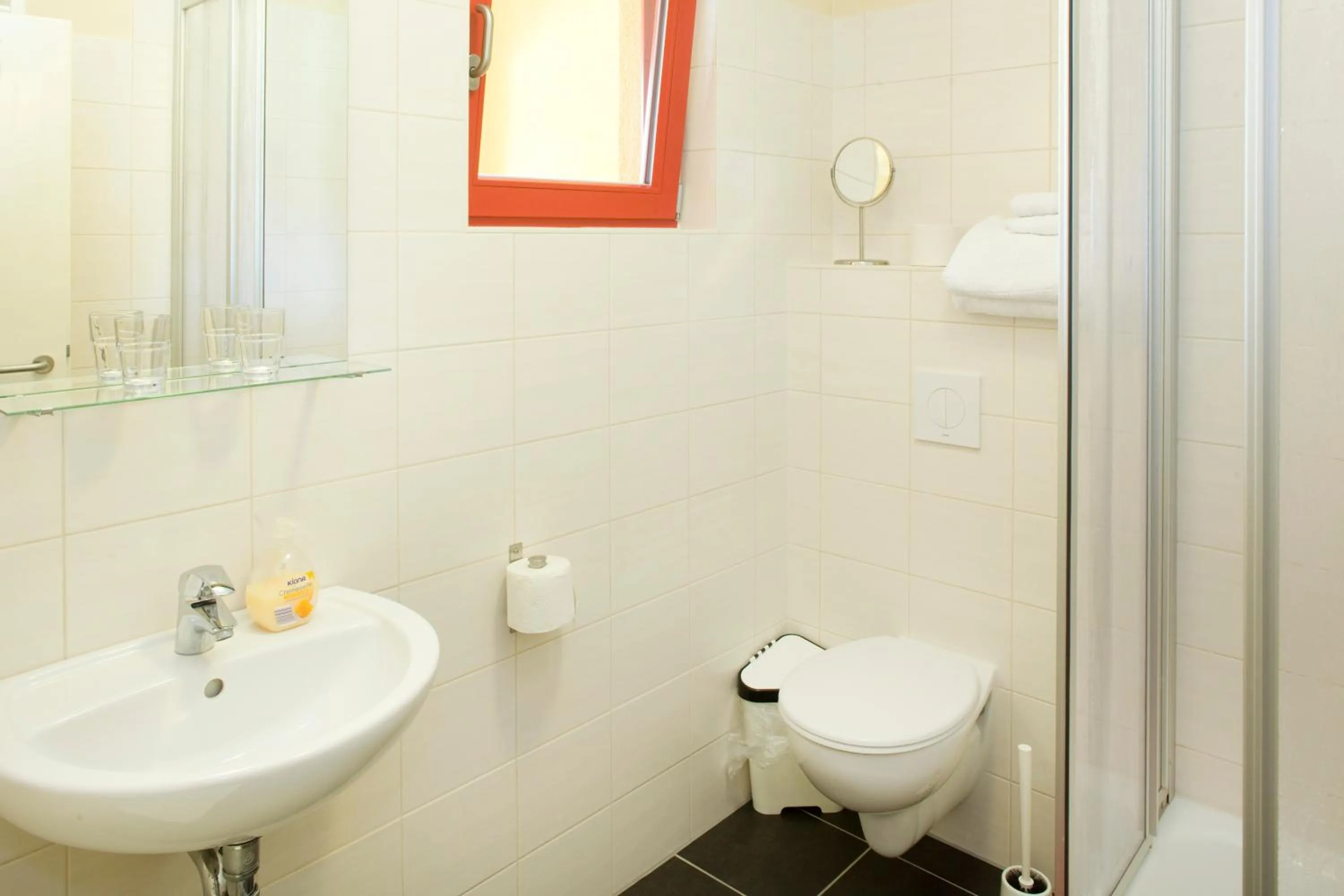 Bathroom in Kulturgasthof Alte Reederei