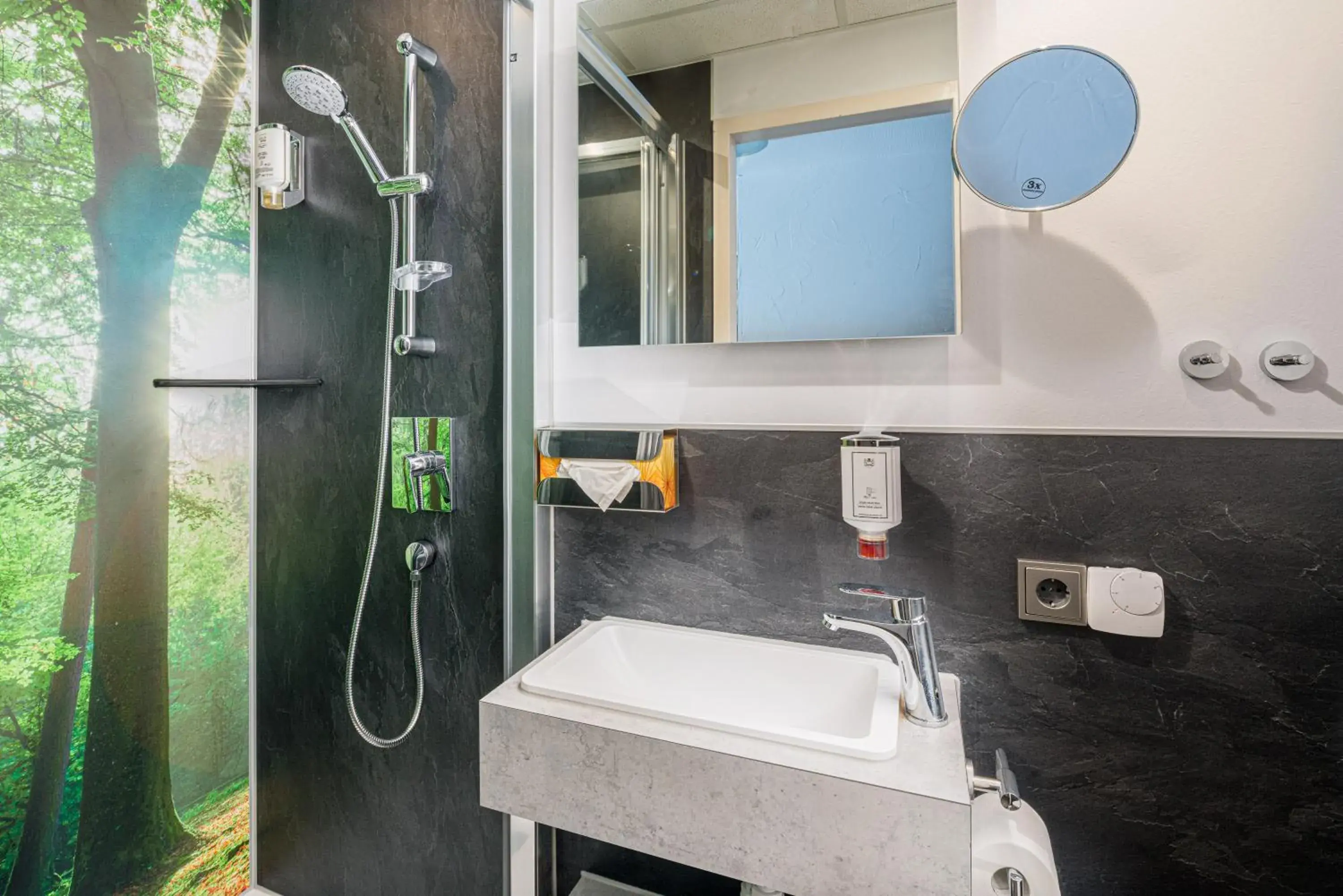 Twin Room with Shower - single occupancy in Hotel Café Adler 24h self check in Twin Room with Shower - single occupancy in Hotel Café Adler 24h self check in