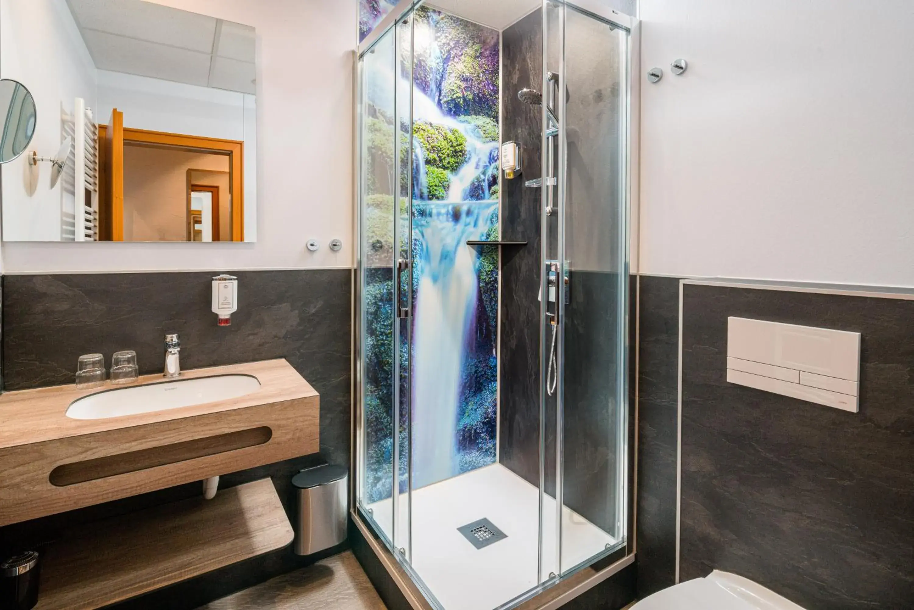 Twin Room with Shower - single occupancy in Hotel Café Adler 24h self check in Twin Room with Shower - single occupancy in Hotel Café Adler 24h self check in