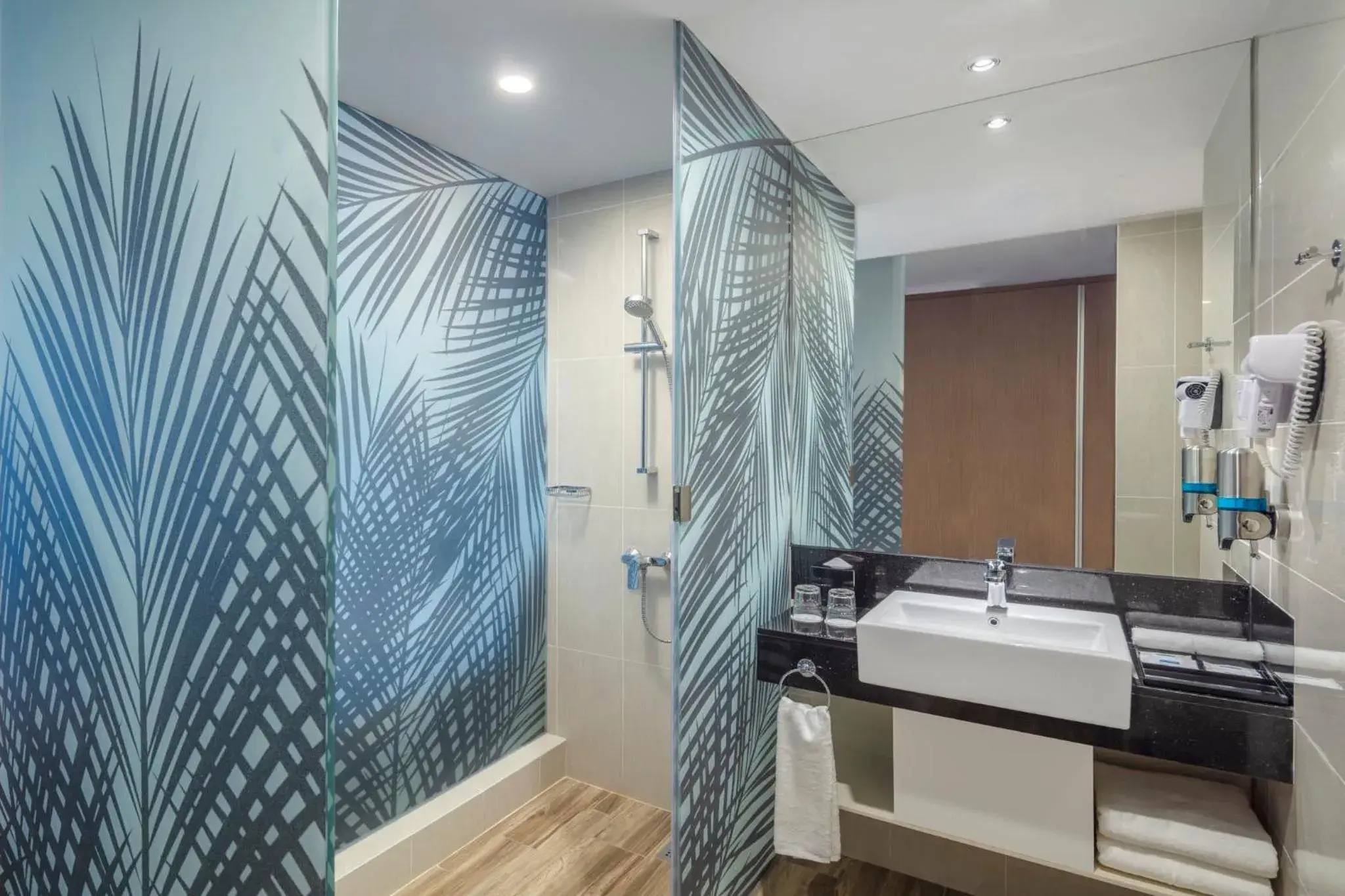 Standard Queen Room - single occupancy - High Floor/Free Breakfast in Holiday Inn Express Kota Kinabalu City Centre by IHG Standard Queen Room - single occupancy - High Floor/Free Breakfast in Holiday Inn Express Kota Kinabalu City Centre by IHG