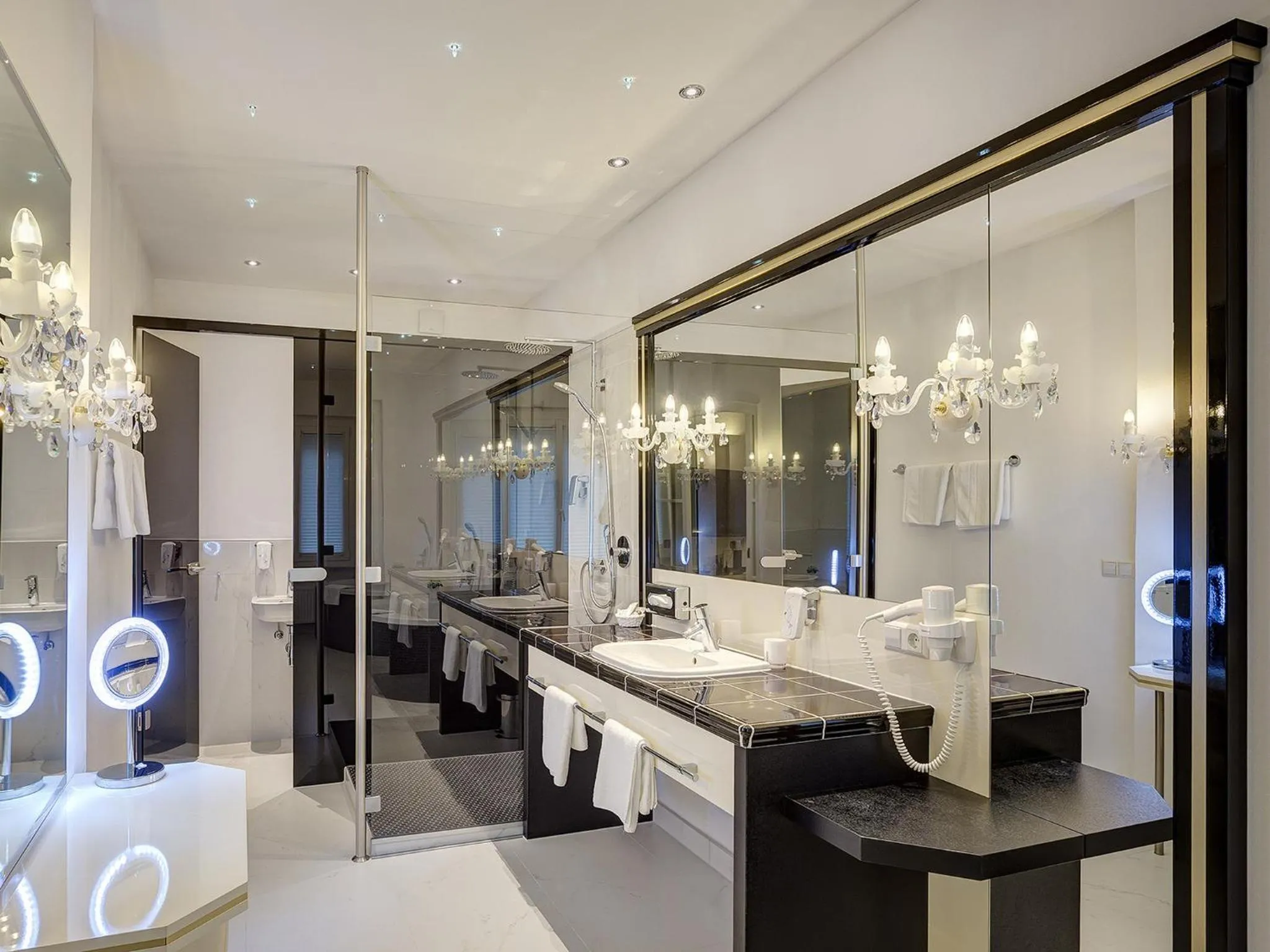 Bathroom in Hotel Linde