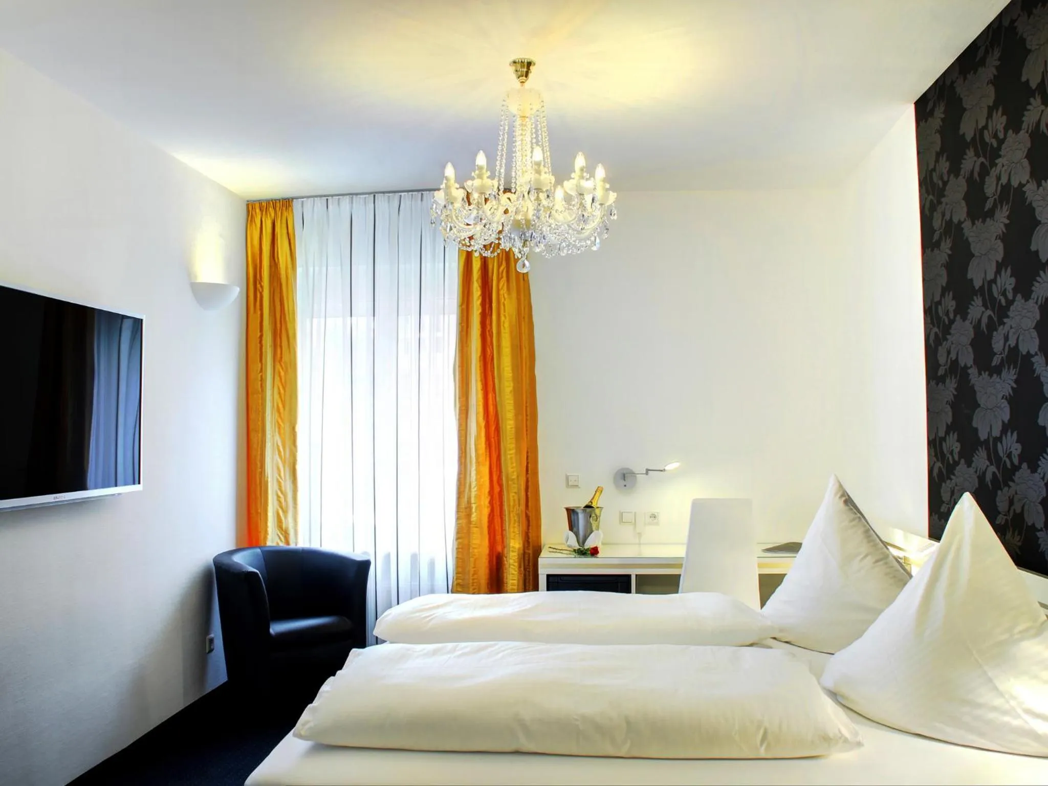 Photo of the whole room, Bed in Hotel Linde