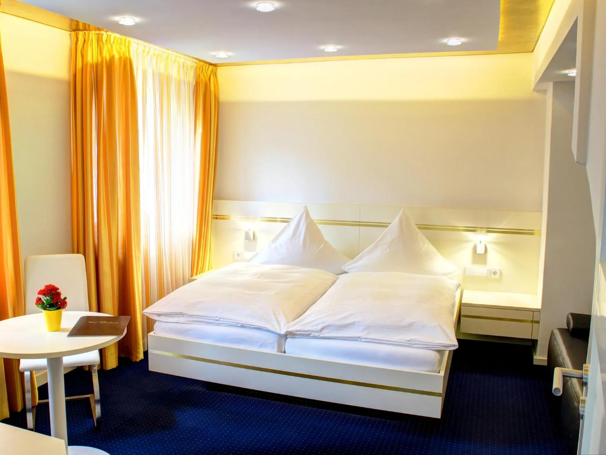 Photo of the whole room, Bed in Hotel Linde