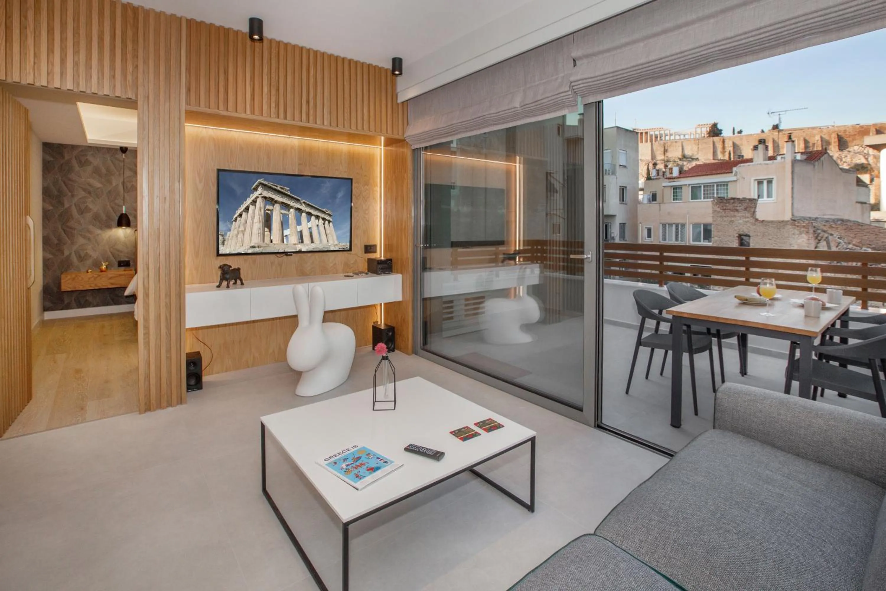 Living room in Acropolis Golden Suites by GHH
