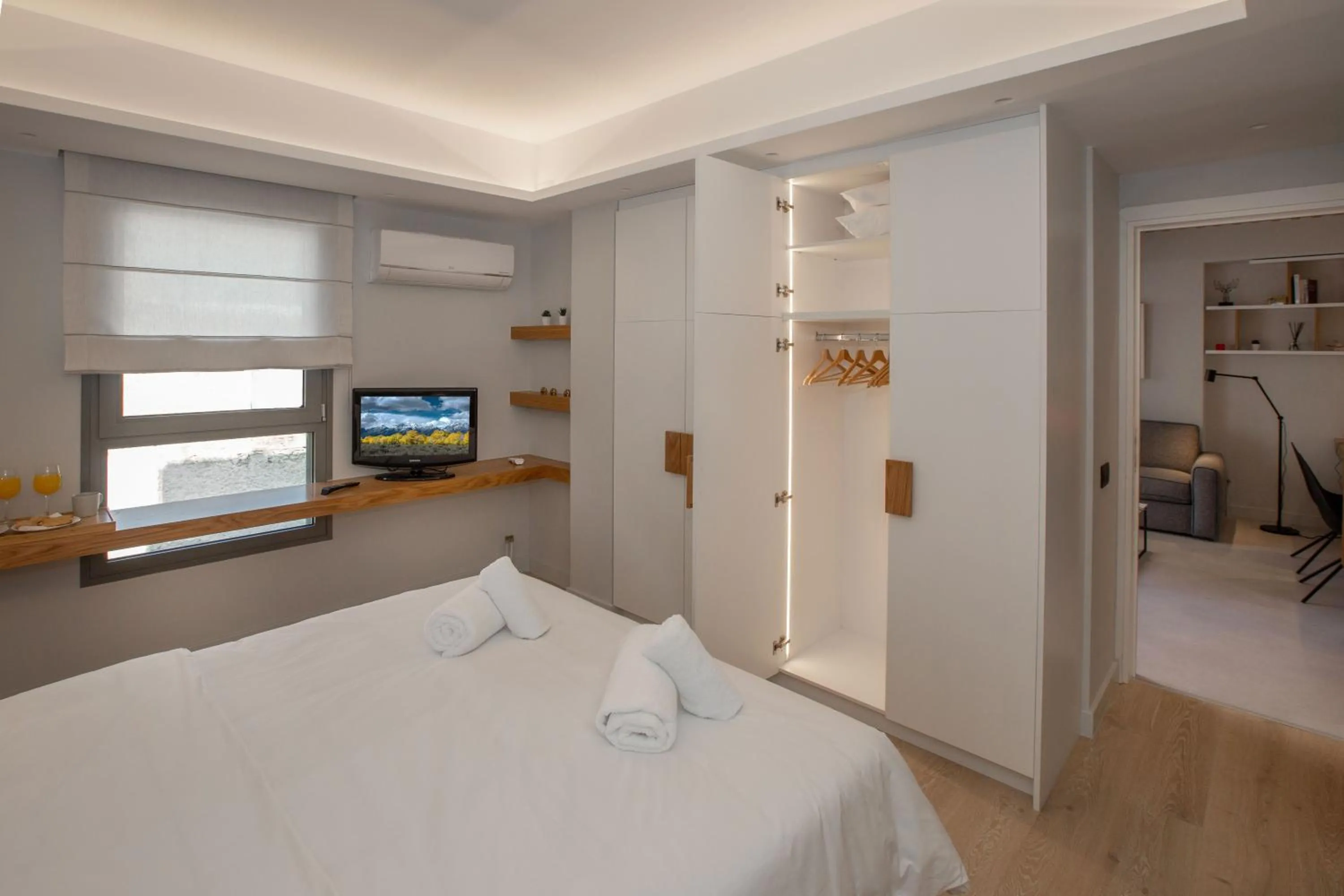 Photo of the whole room, Bed in Acropolis Golden Suites by GHH