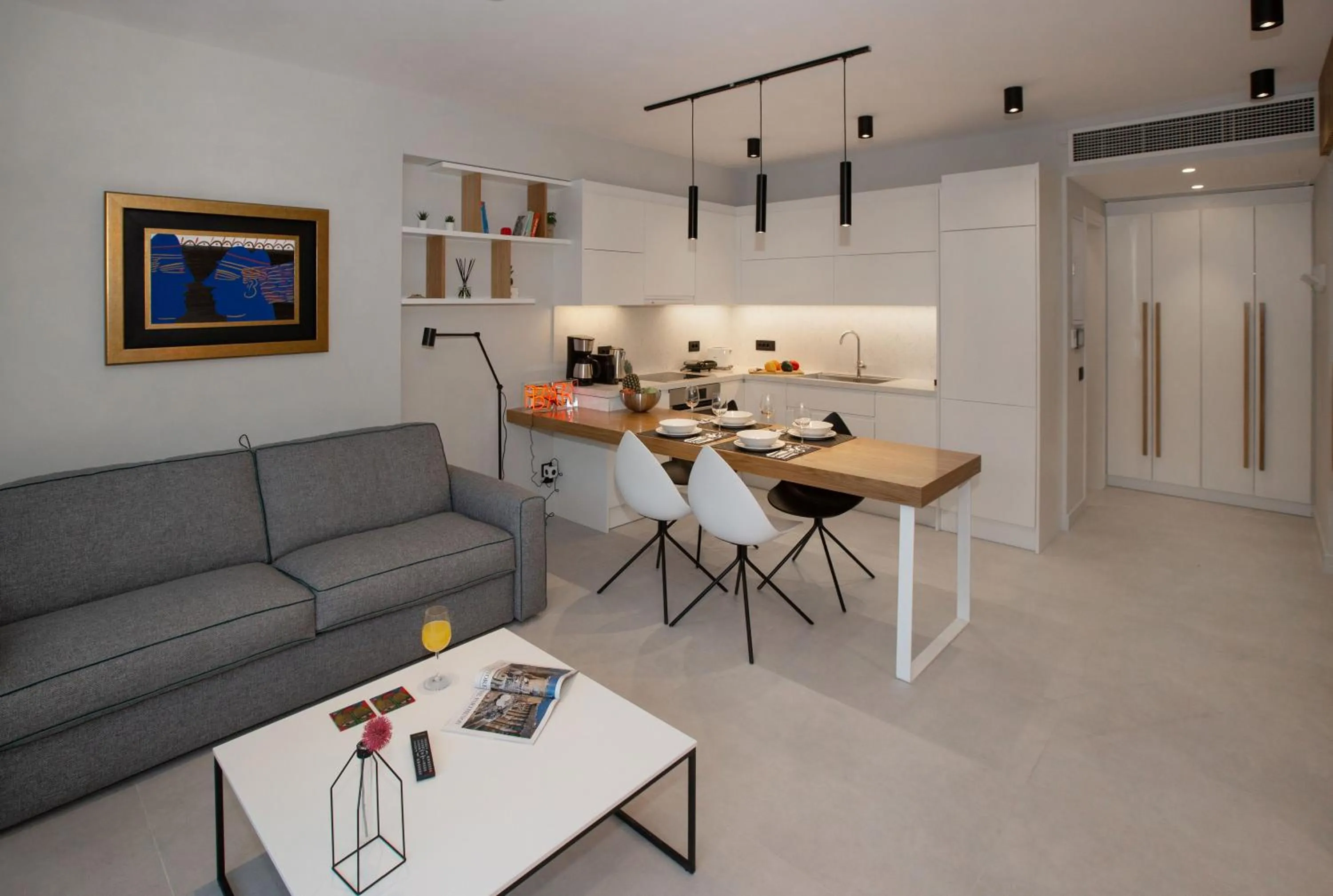 Living room in Acropolis Golden Suites by GHH